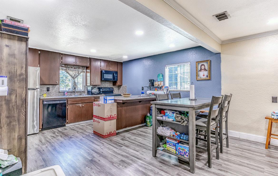 1549 W Orangeburg Ave, Modesto, CA 95350