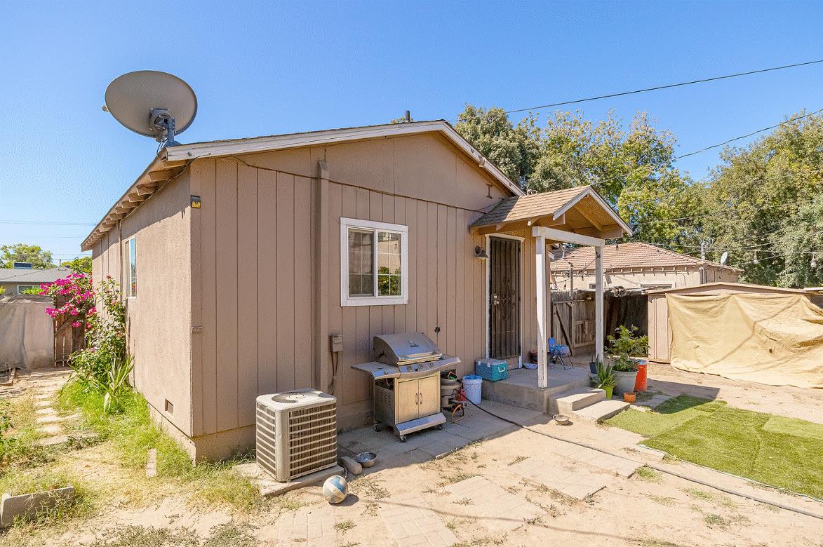 1549 W Orangeburg Ave, Modesto, CA 95350