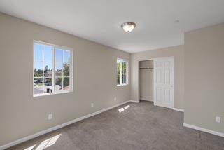 402 Hallman Ln, Oakdale, CA 95361
