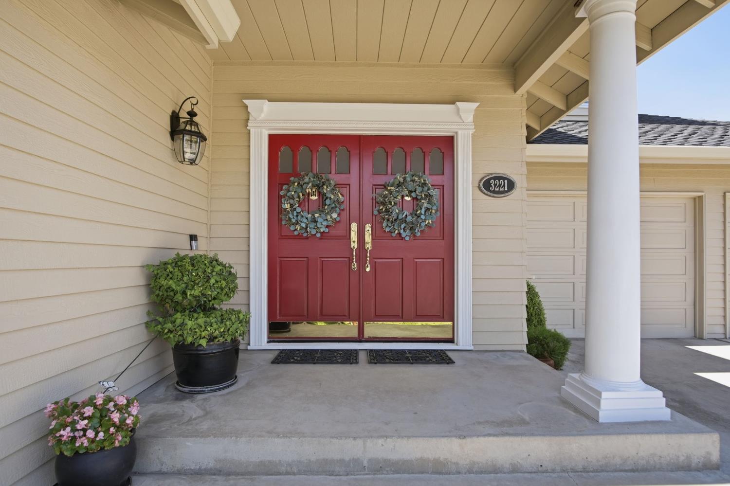 3221 Lakeshore Ct, Modesto, CA 95355