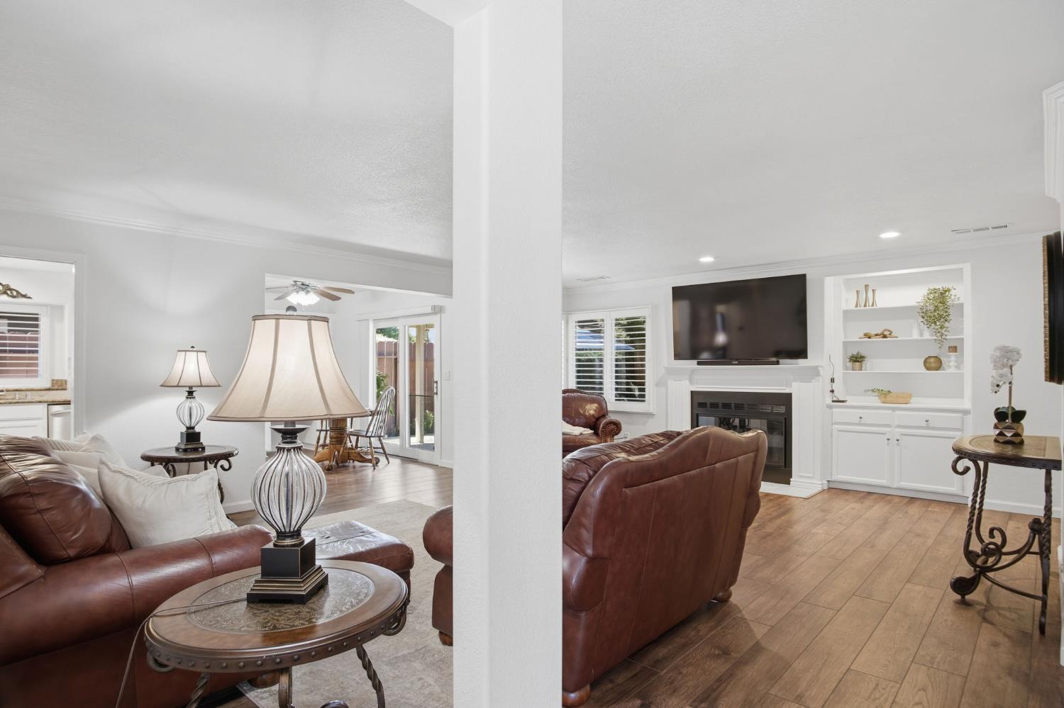 3221 Lakeshore Ct, Modesto, CA 95355