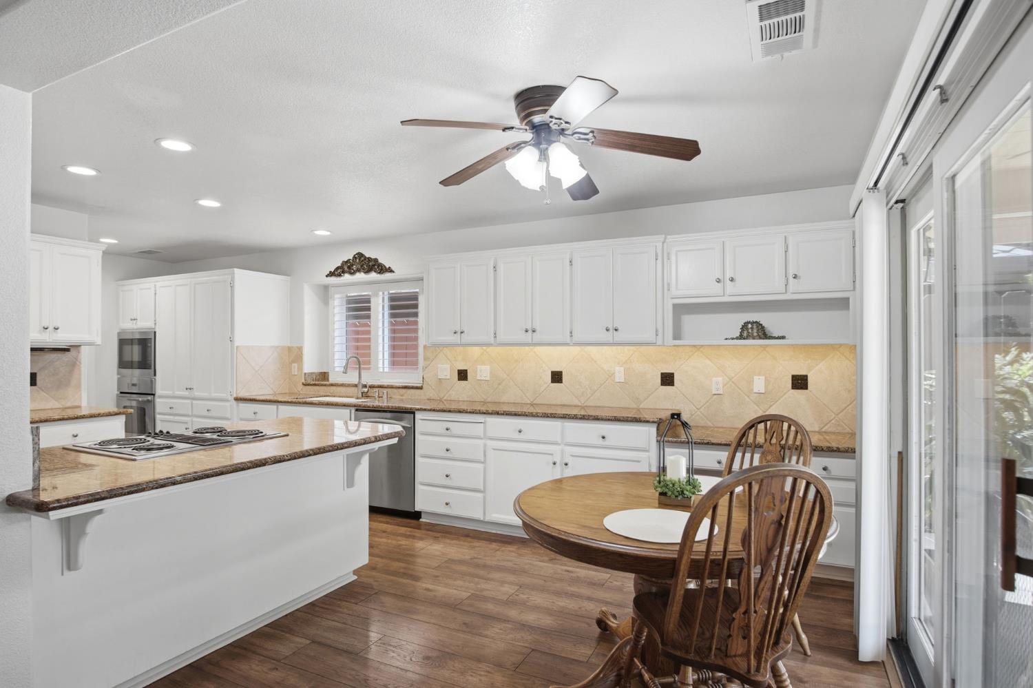 3221 Lakeshore Ct, Modesto, CA 95355