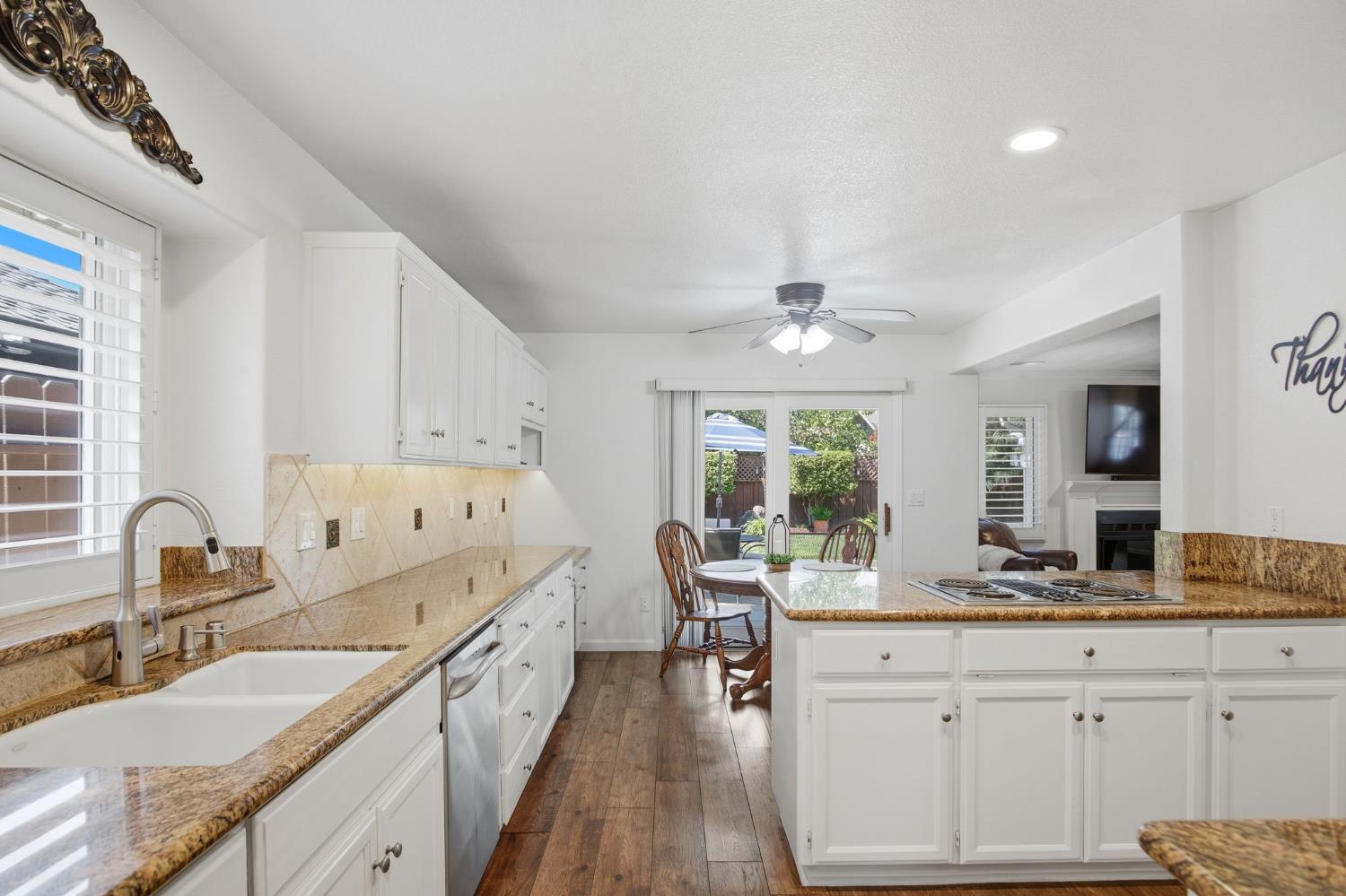 3221 Lakeshore Ct, Modesto, CA 95355