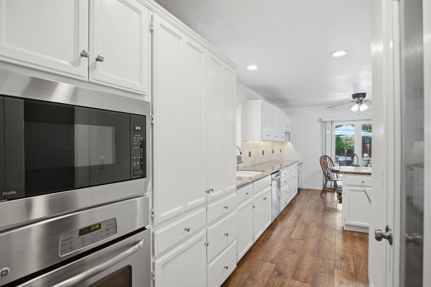 3221 Lakeshore Ct, Modesto, CA 95355