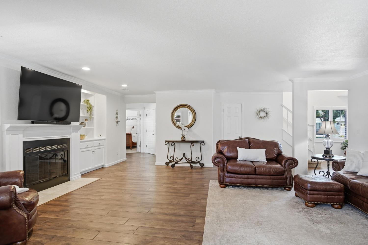 3221 Lakeshore Ct, Modesto, CA 95355