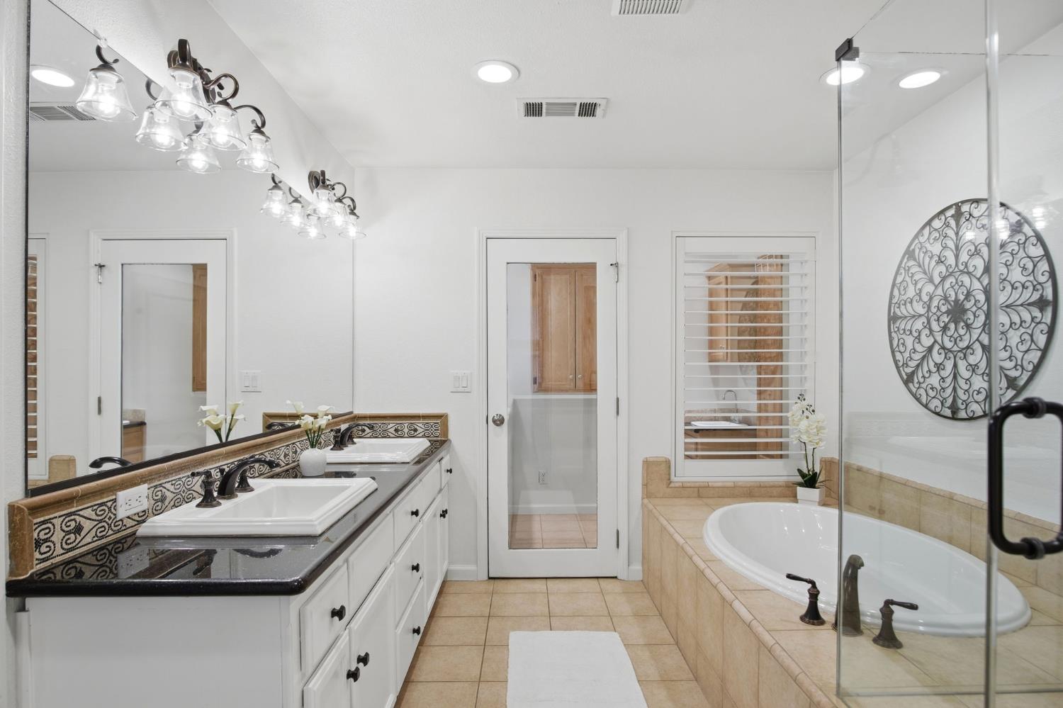 3221 Lakeshore Ct, Modesto, CA 95355
