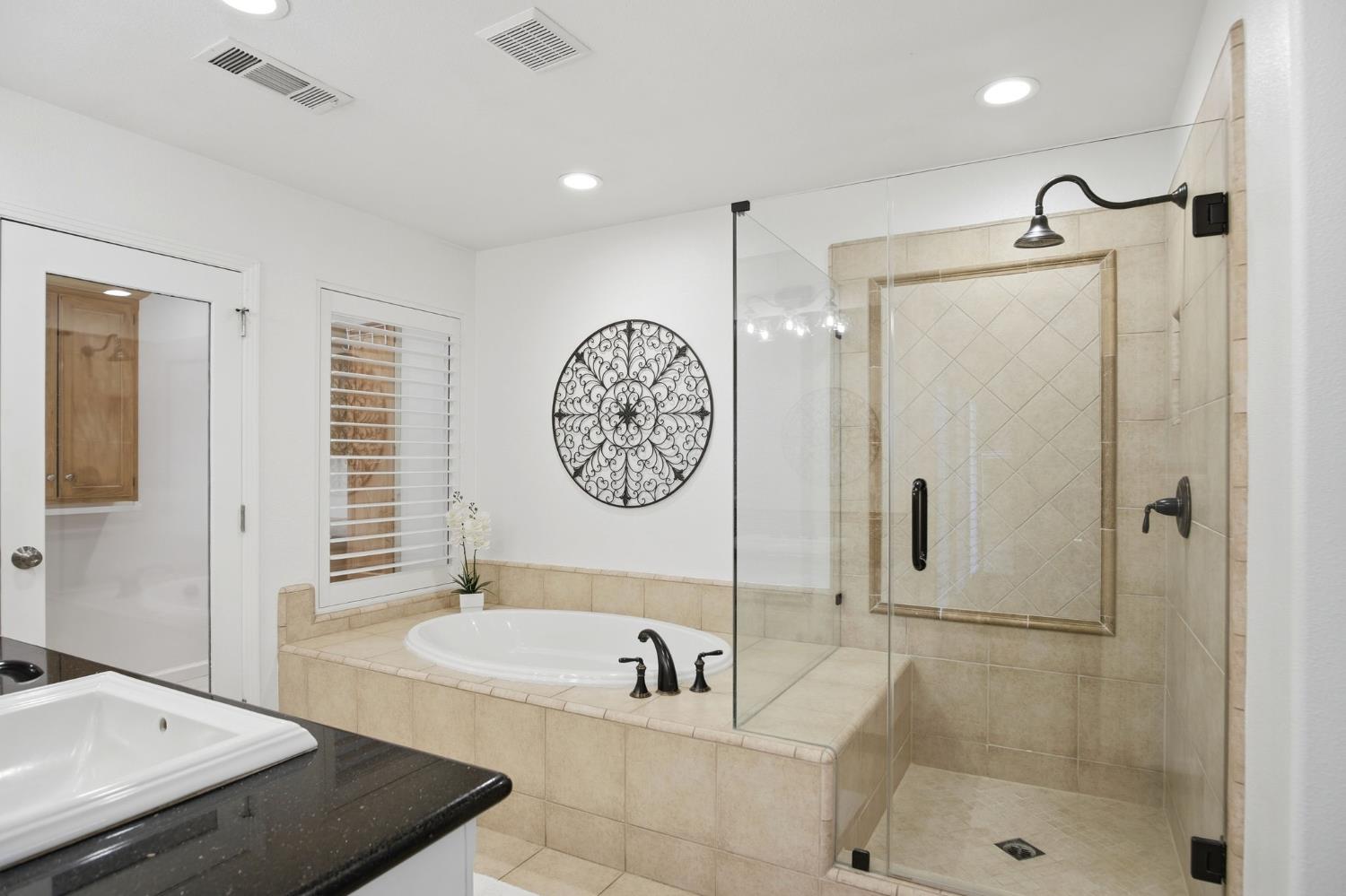 3221 Lakeshore Ct, Modesto, CA 95355