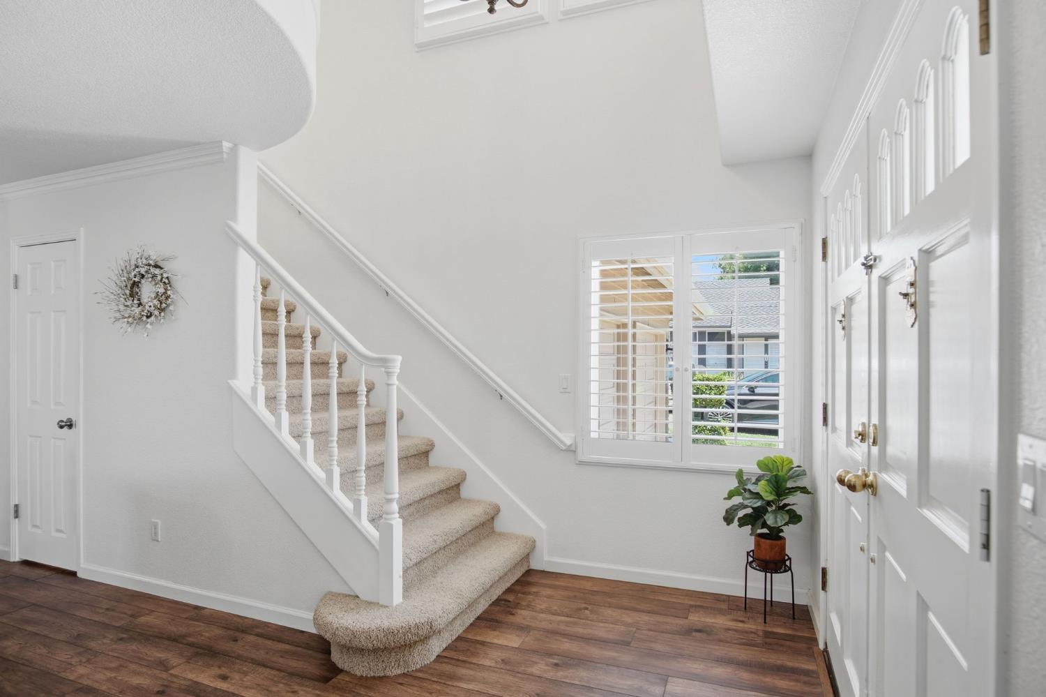 3221 Lakeshore Ct, Modesto, CA 95355