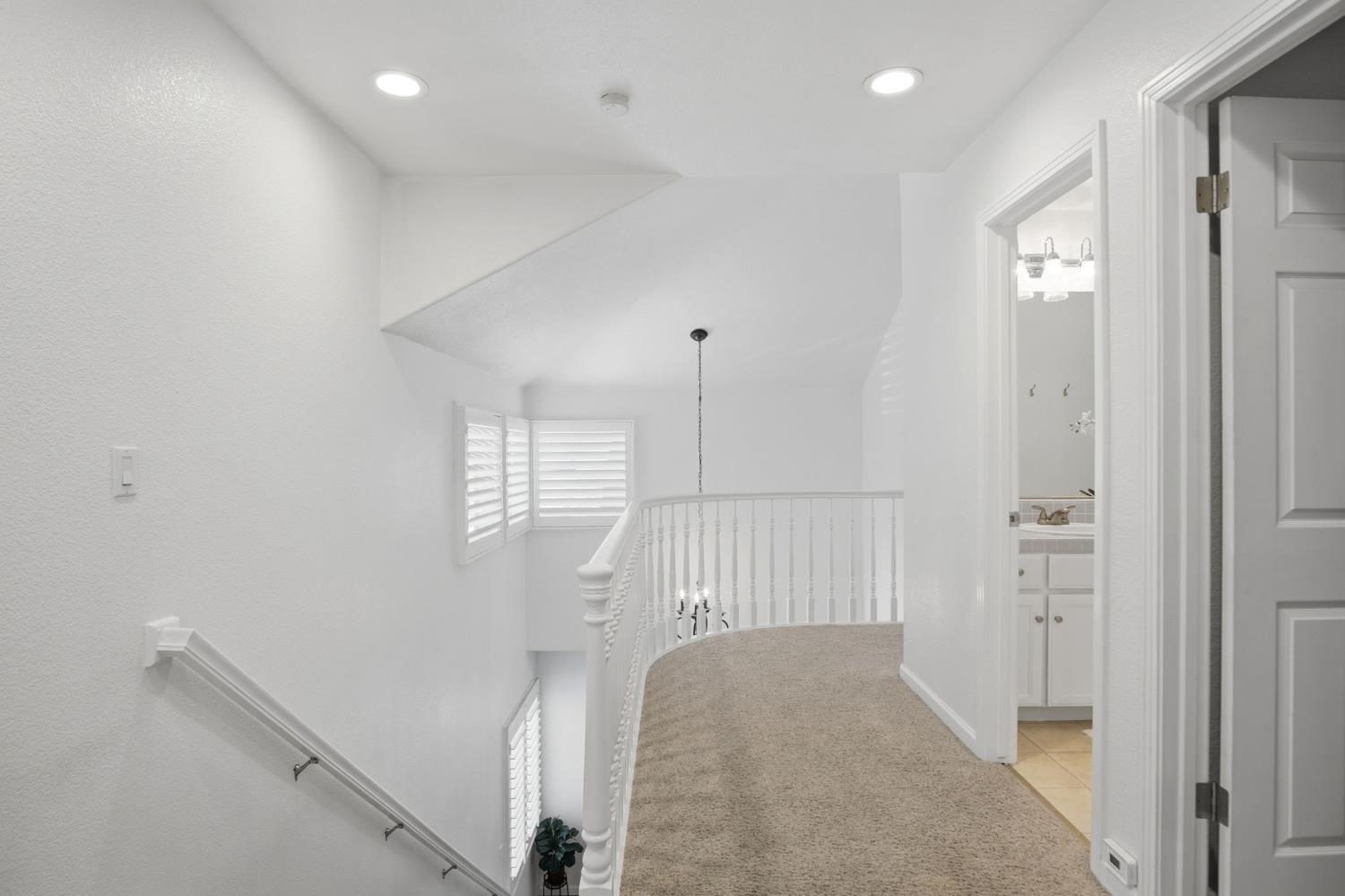 3221 Lakeshore Ct, Modesto, CA 95355