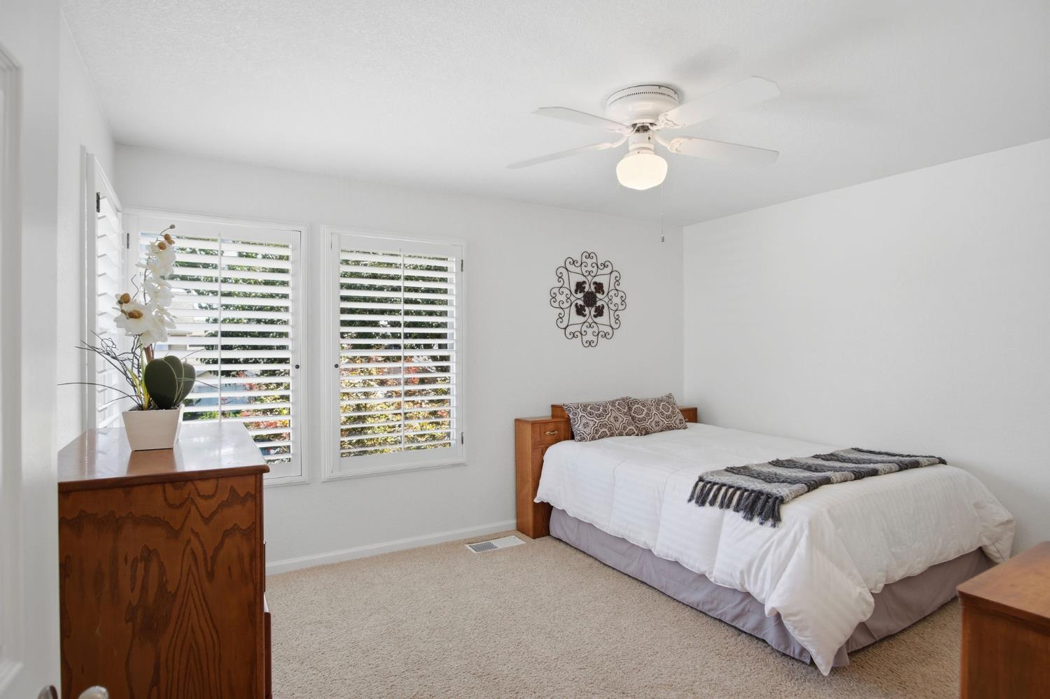 3221 Lakeshore Ct, Modesto, CA 95355