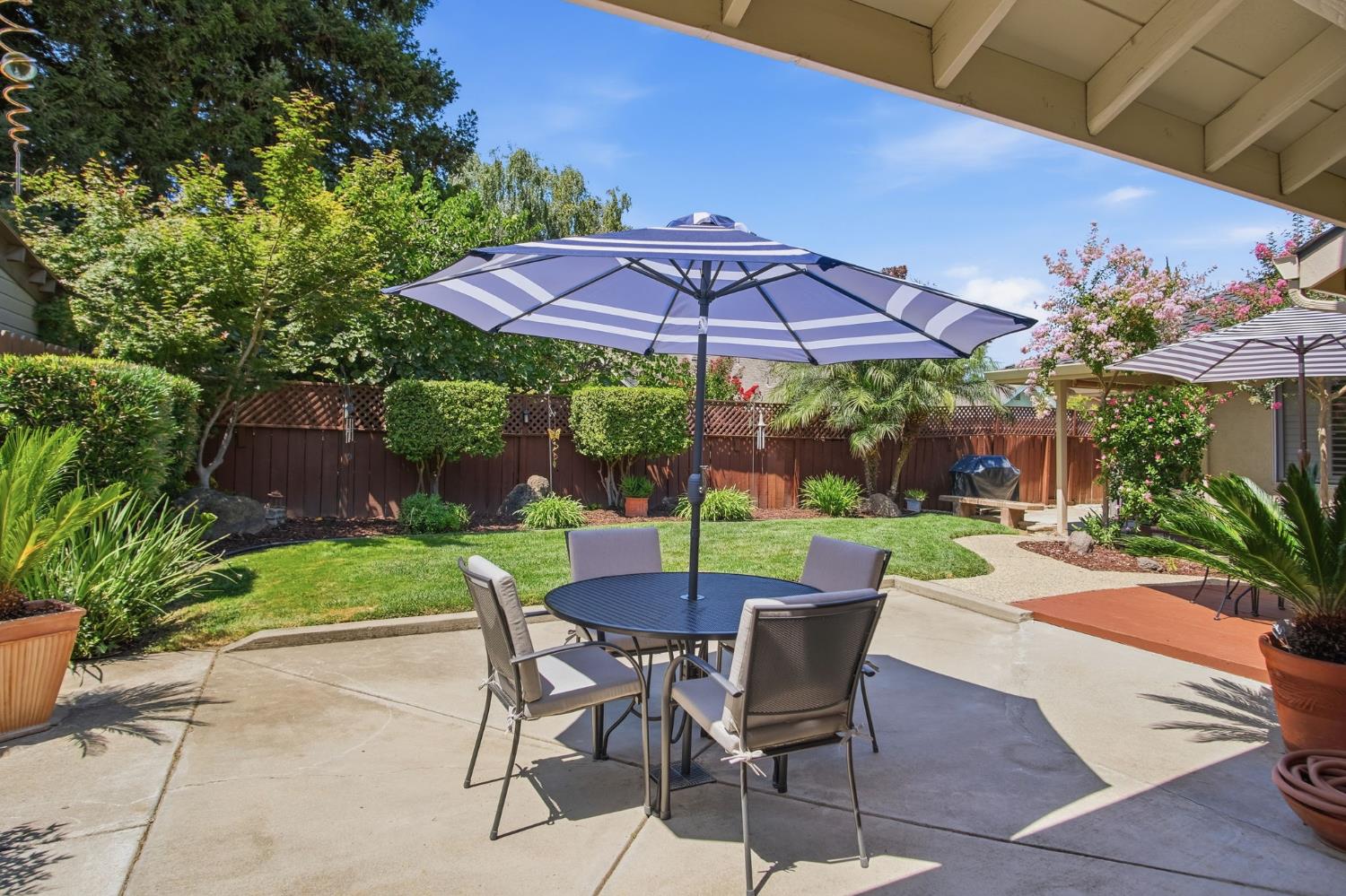 3221 Lakeshore Ct, Modesto, CA 95355