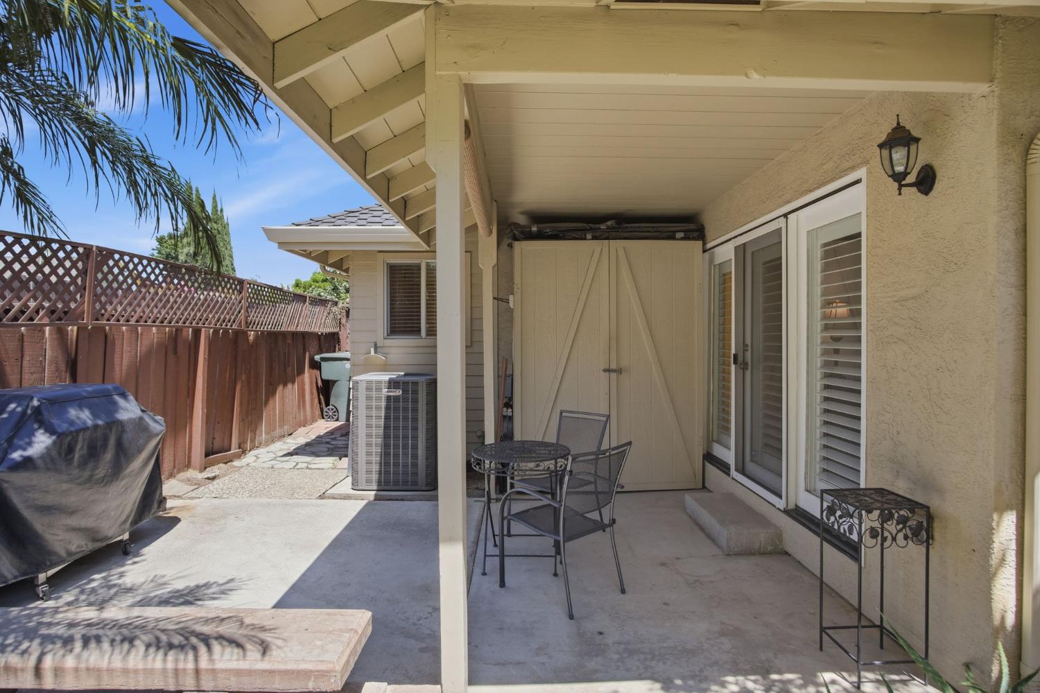 3221 Lakeshore Ct, Modesto, CA 95355