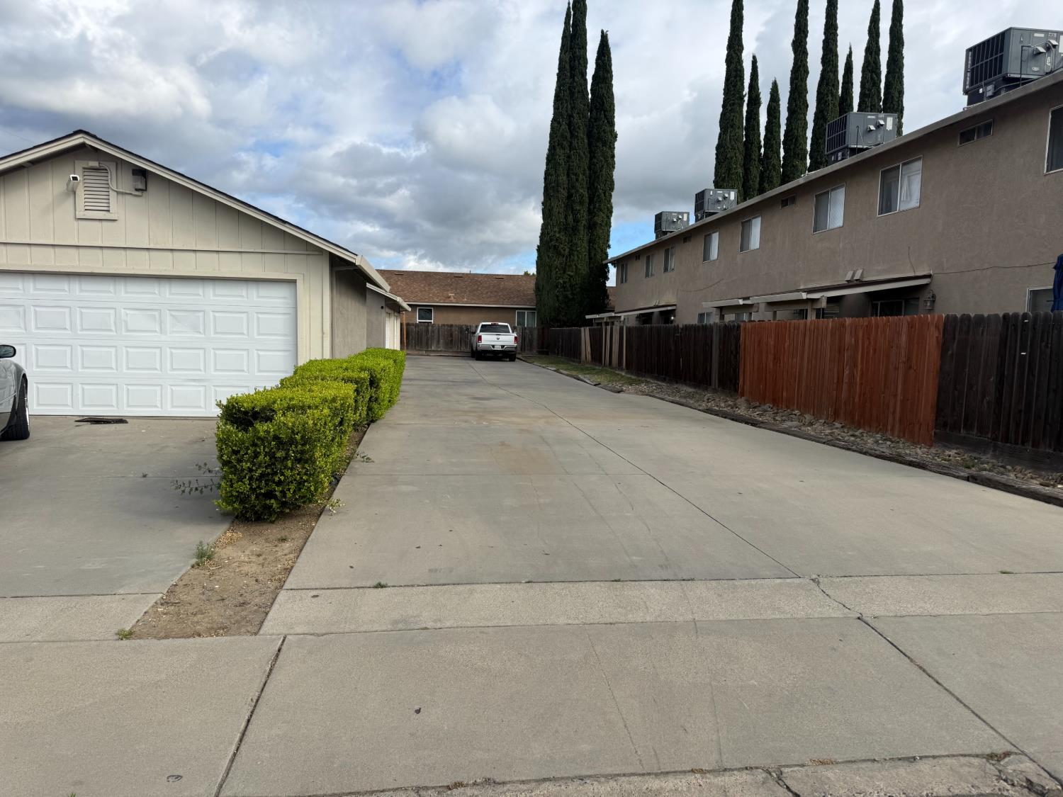 12317 Bentley units 12 & 3 St, Waterford, CA 95386