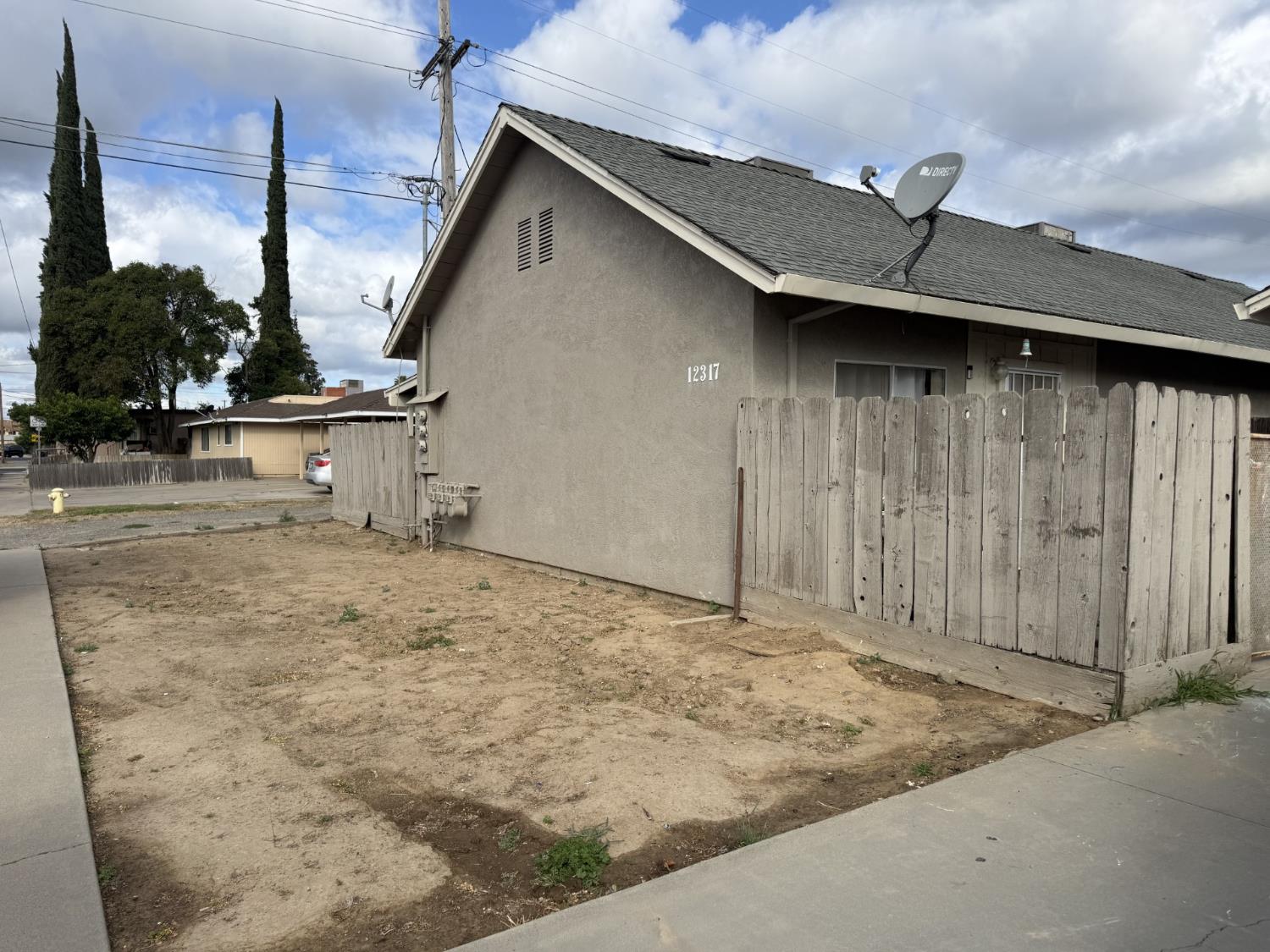 12317 Bentley units 12 & 3 St, Waterford, CA 95386
