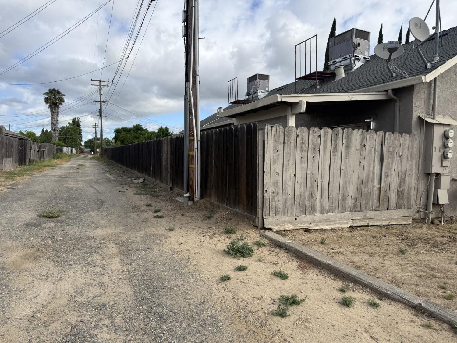 12317 Bentley units 12 & 3 St, Waterford, CA 95386