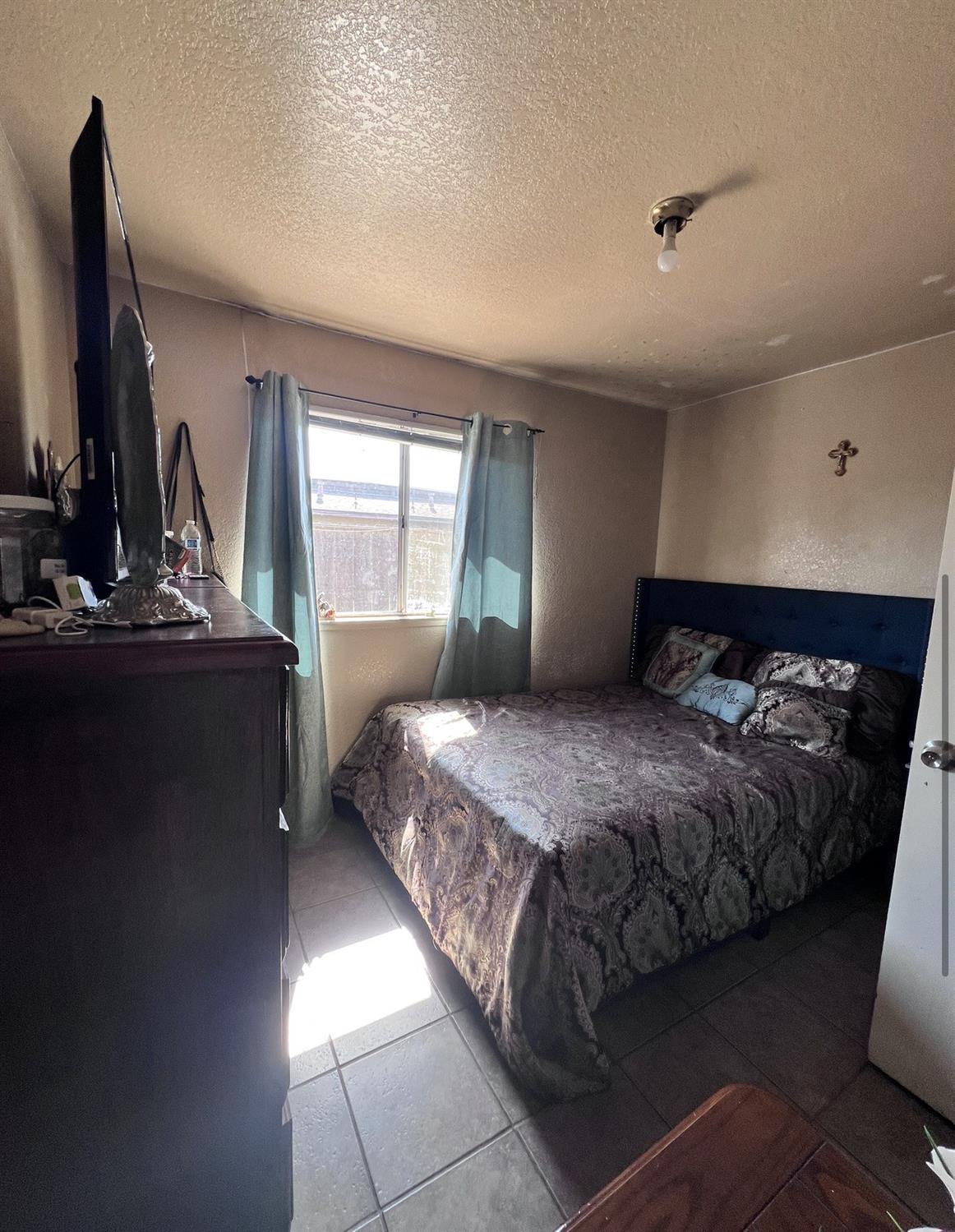 12317 Bentley units 12 & 3 St, Waterford, CA 95386