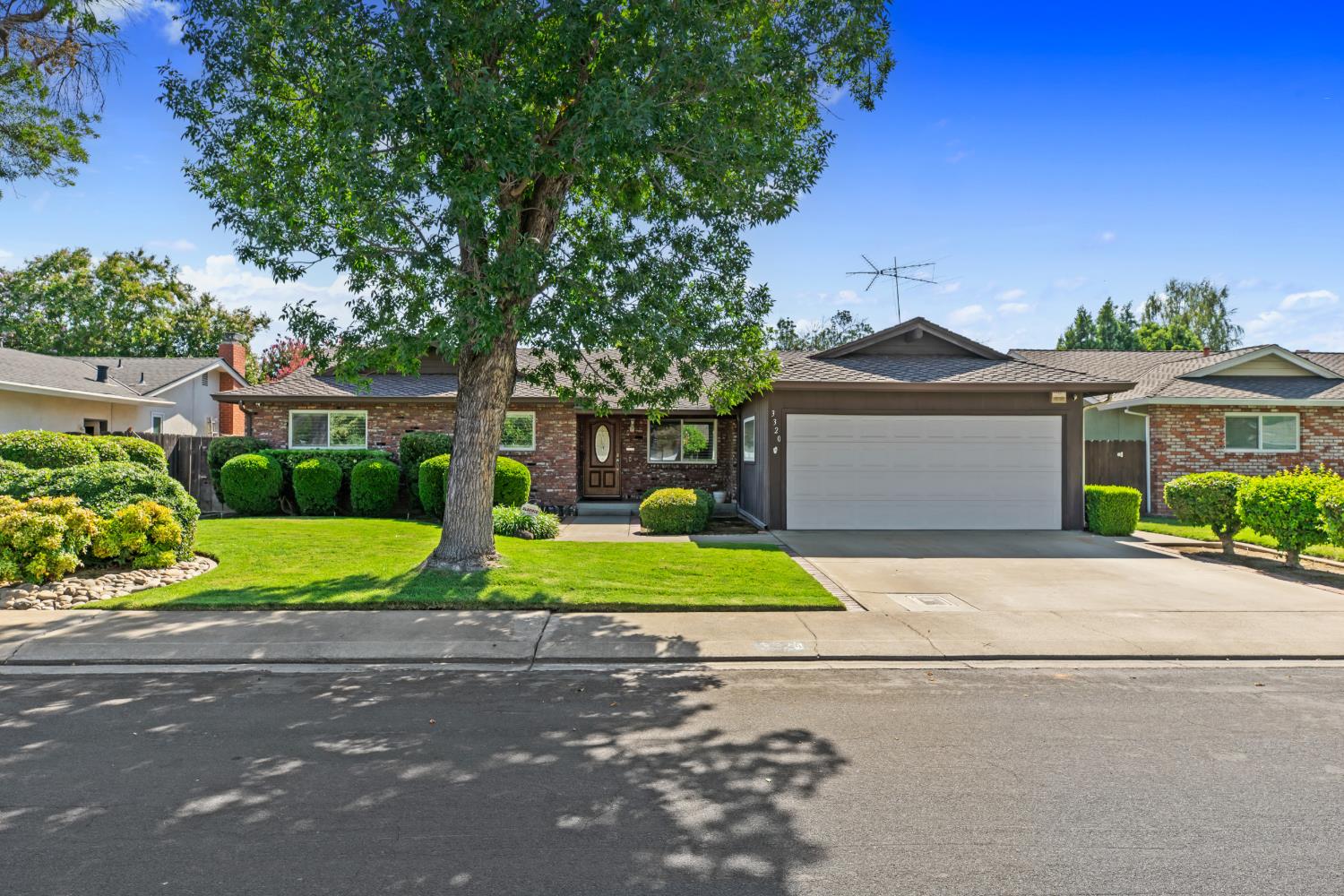 3320 Alta Way, Modesto, CA 95350
