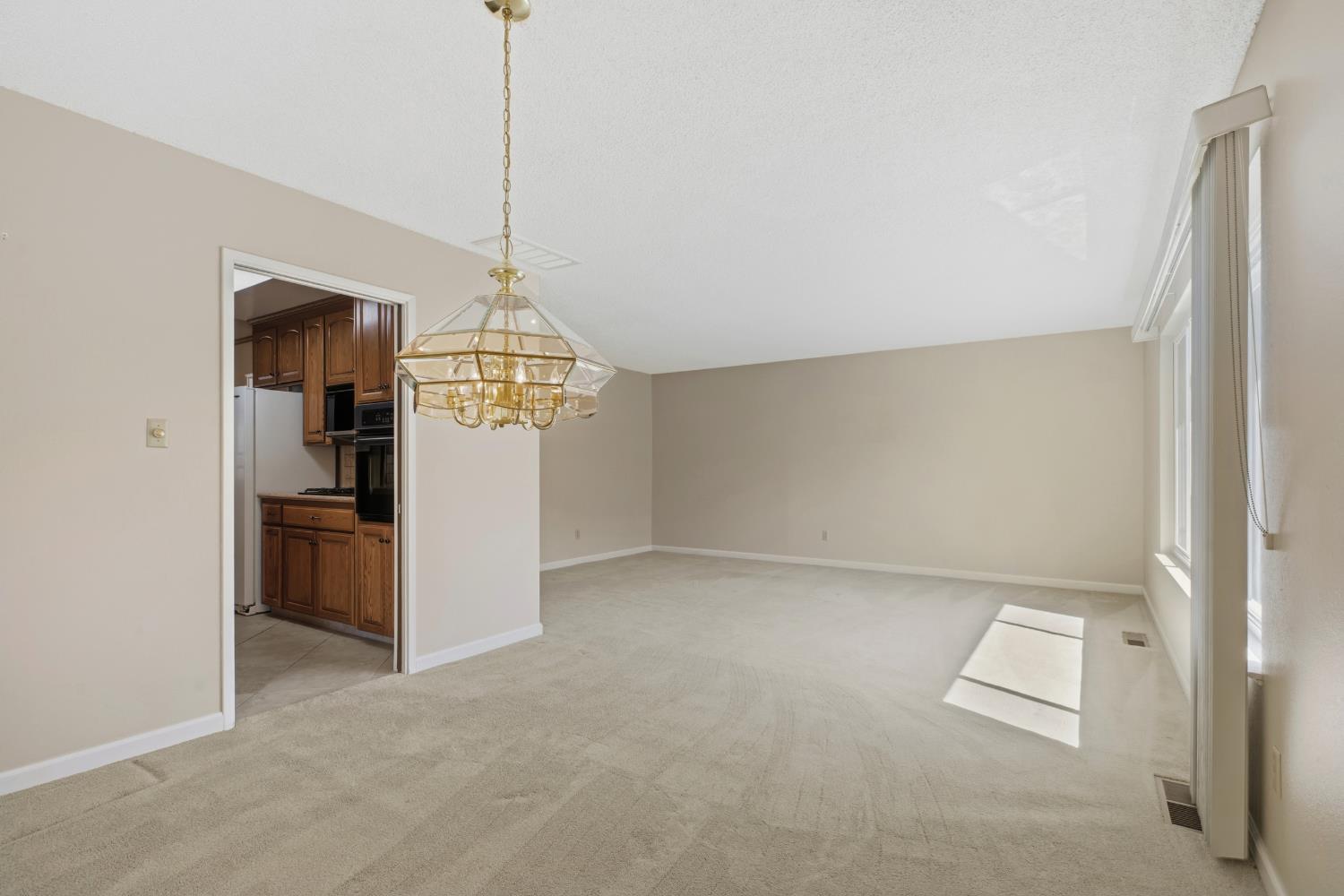 3320 Alta Way, Modesto, CA 95350