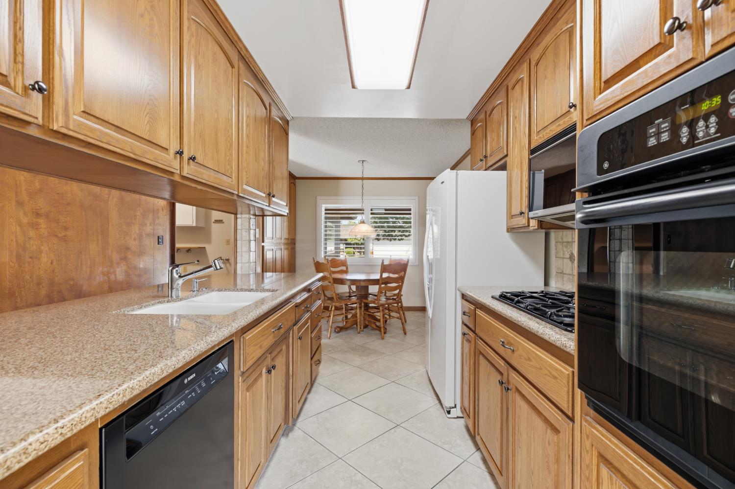 3320 Alta Way, Modesto, CA 95350