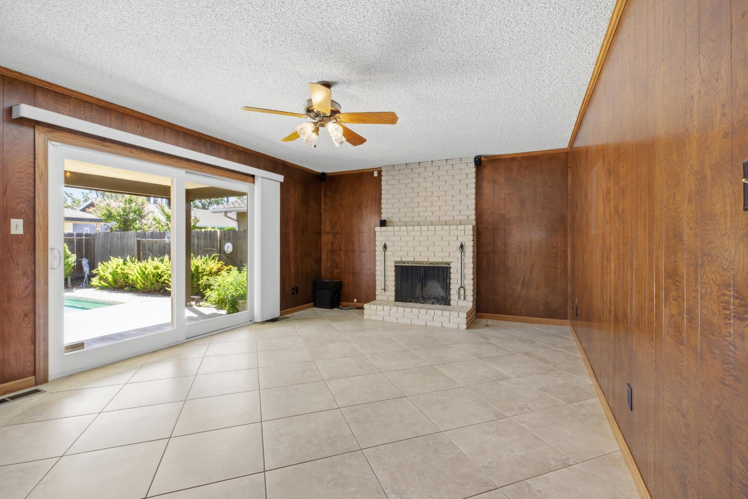 3320 Alta Way, Modesto, CA 95350