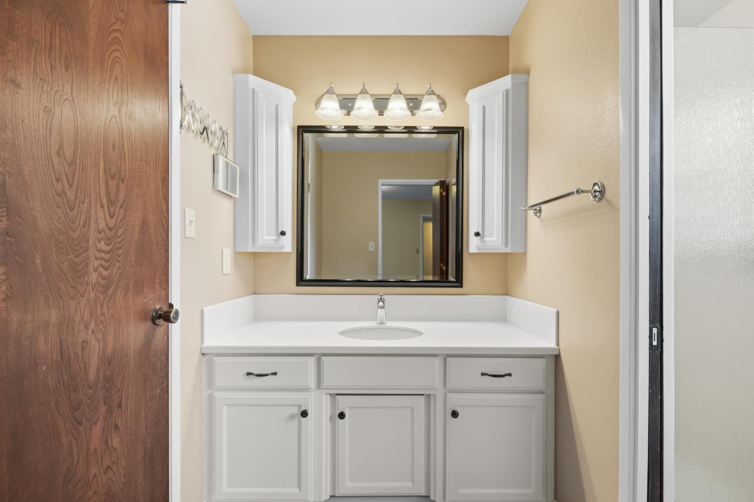 3320 Alta Way, Modesto, CA 95350