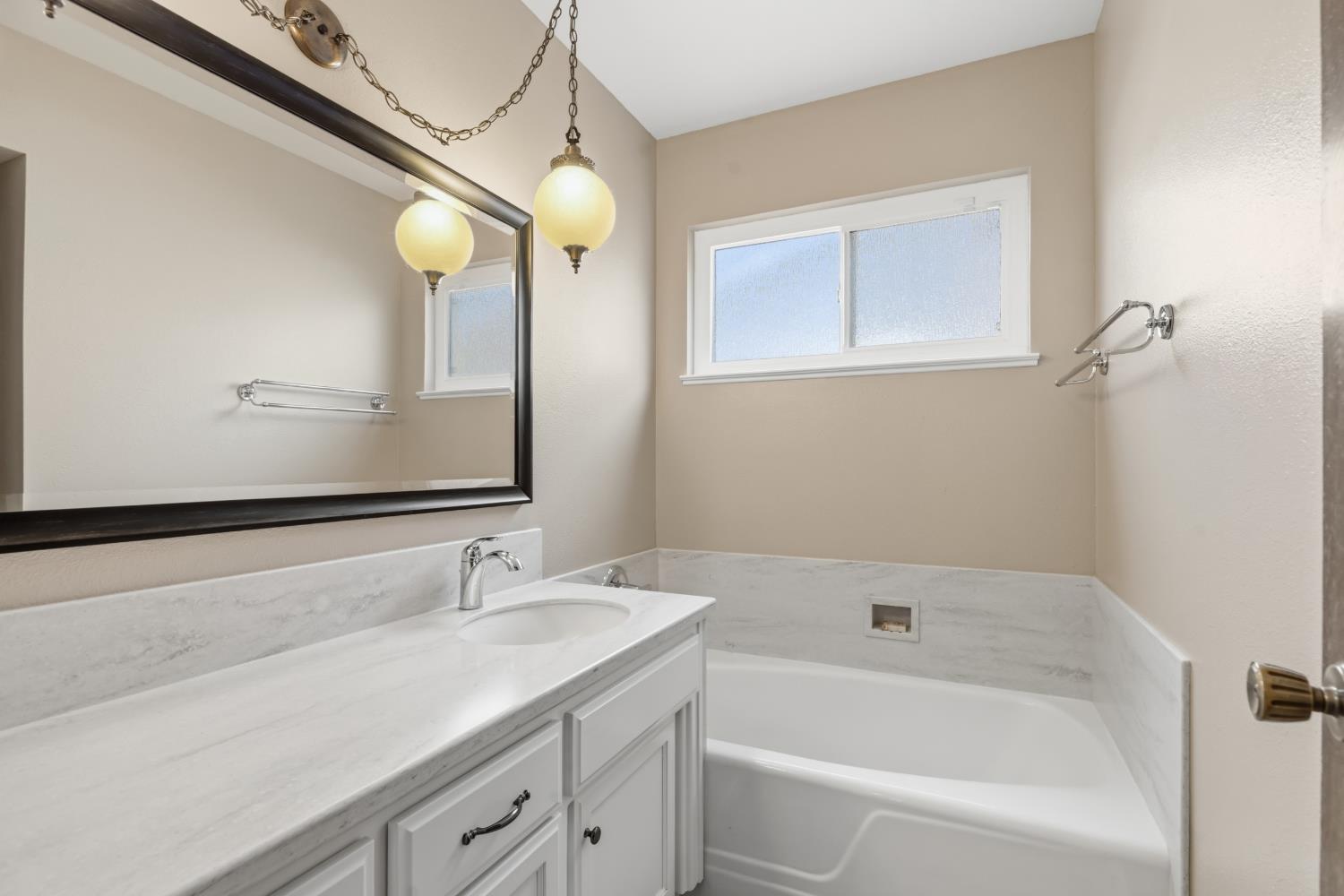 3320 Alta Way, Modesto, CA 95350