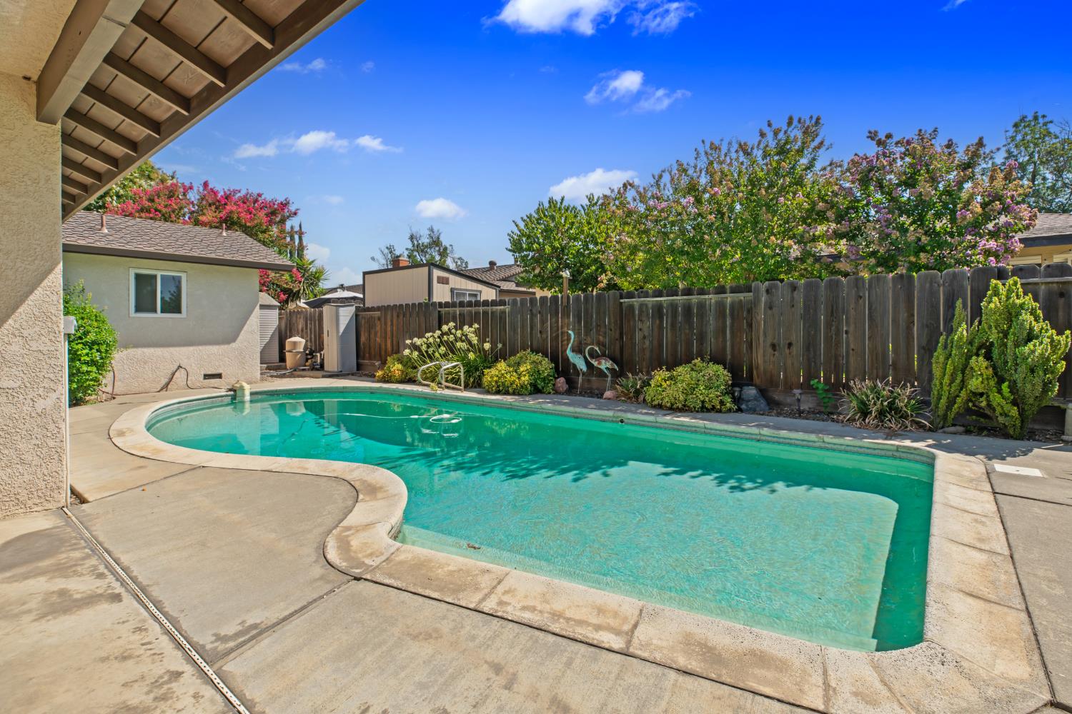 3320 Alta Way, Modesto, CA 95350