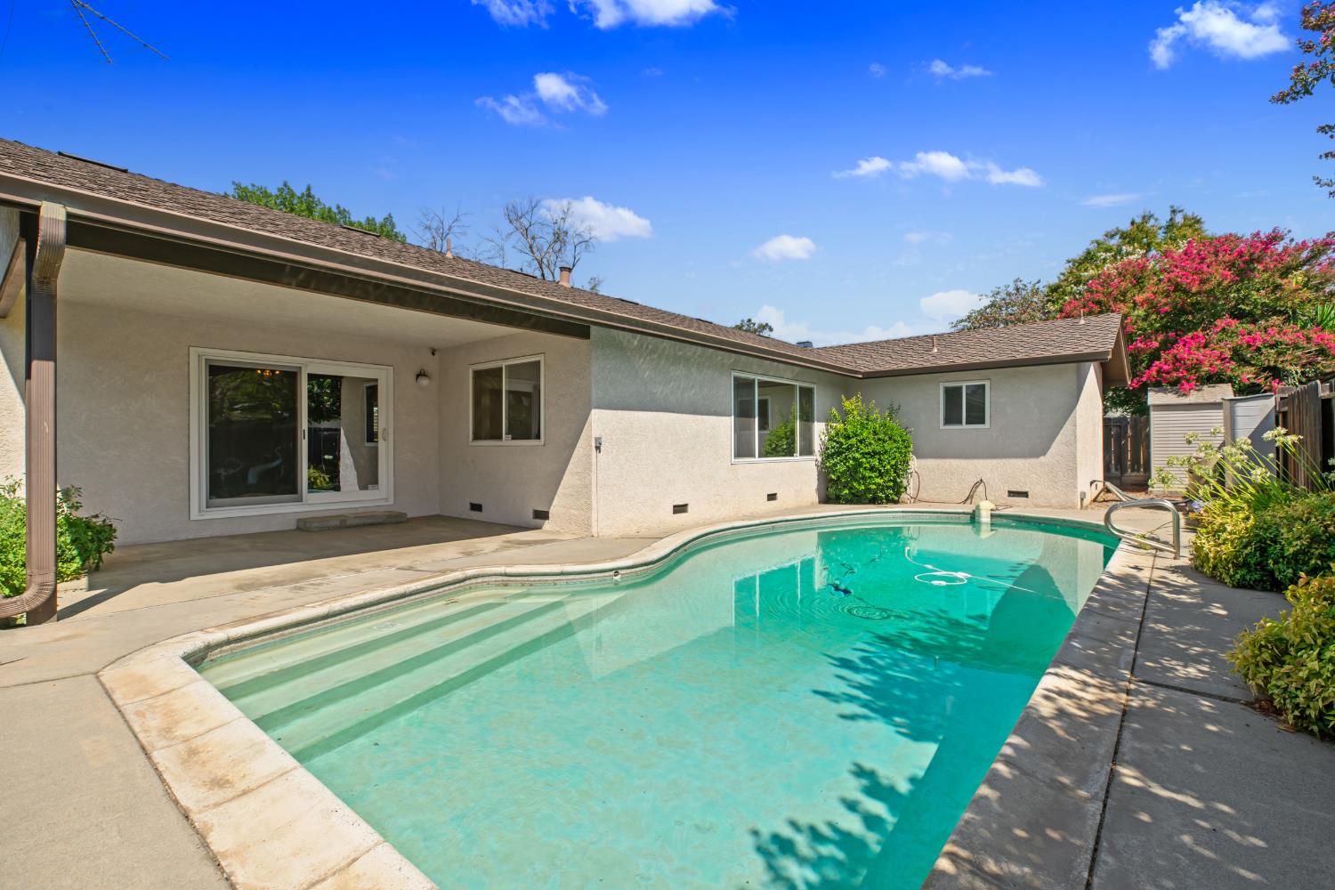 3320 Alta Way, Modesto, CA 95350