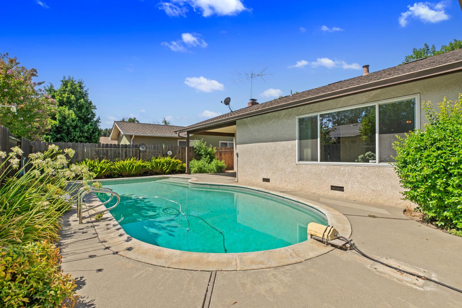 3320 Alta Way, Modesto, CA 95350