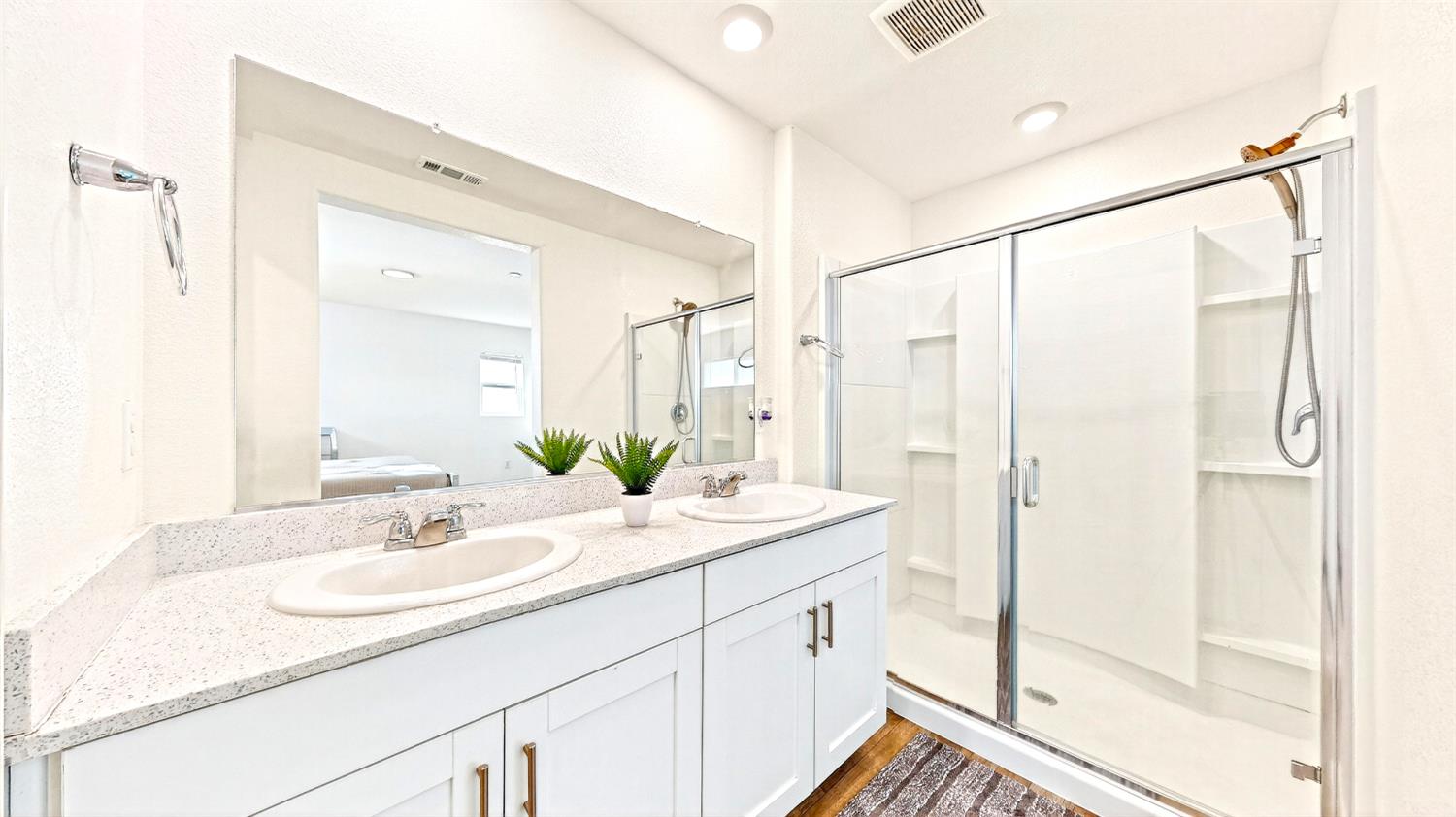 6421 Maple Leaf Ln, Riverbank, CA 95367