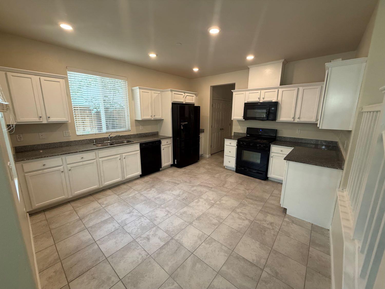 2217 Novi Dr, Riverbank, CA 95367