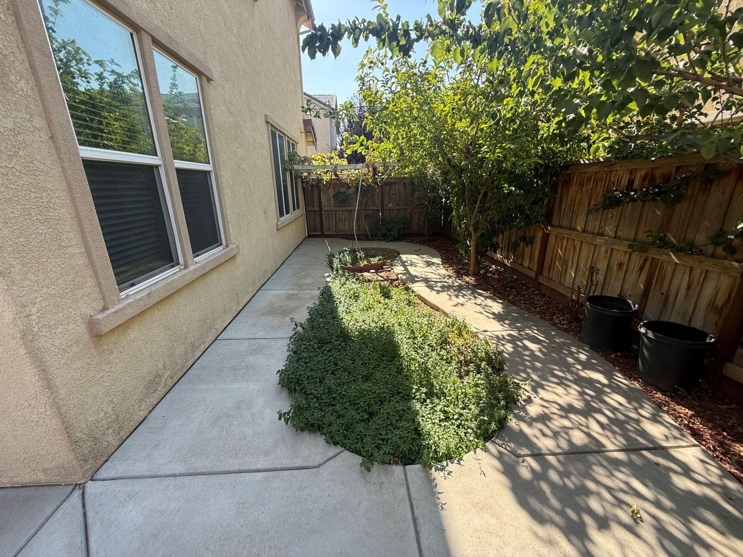 2217 Novi Dr, Riverbank, CA 95367