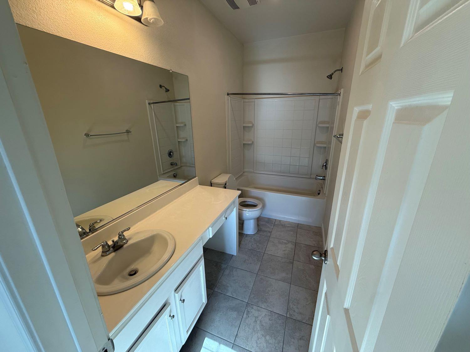 2217 Novi Dr, Riverbank, CA 95367