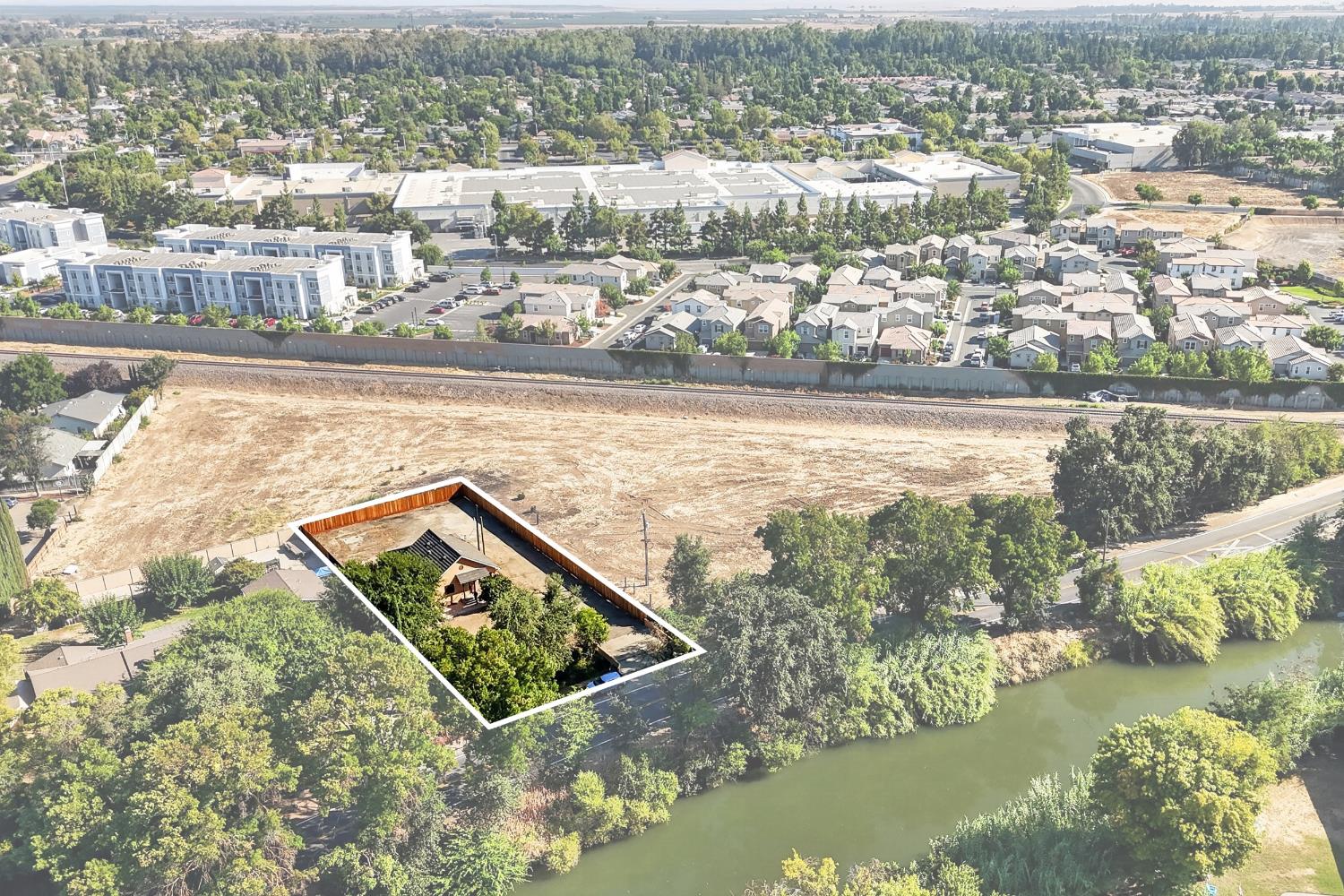 1385 W North Bear Creek Dr, Merced, CA 95348