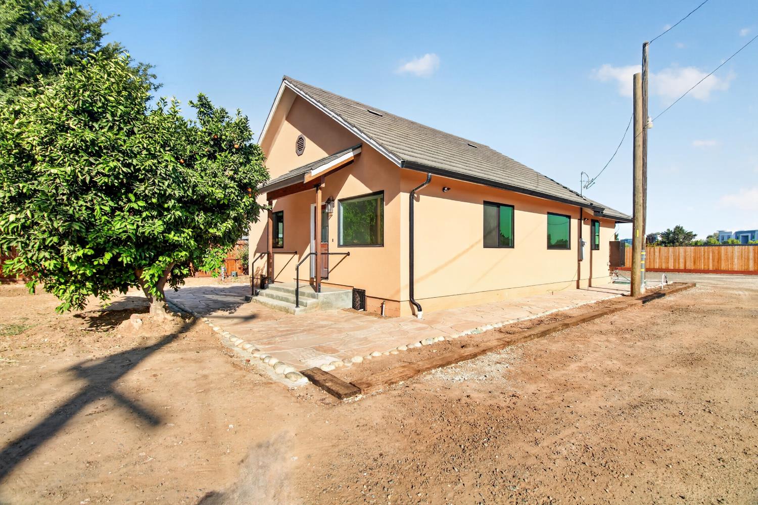 1385 W North Bear Creek Dr, Merced, CA 95348