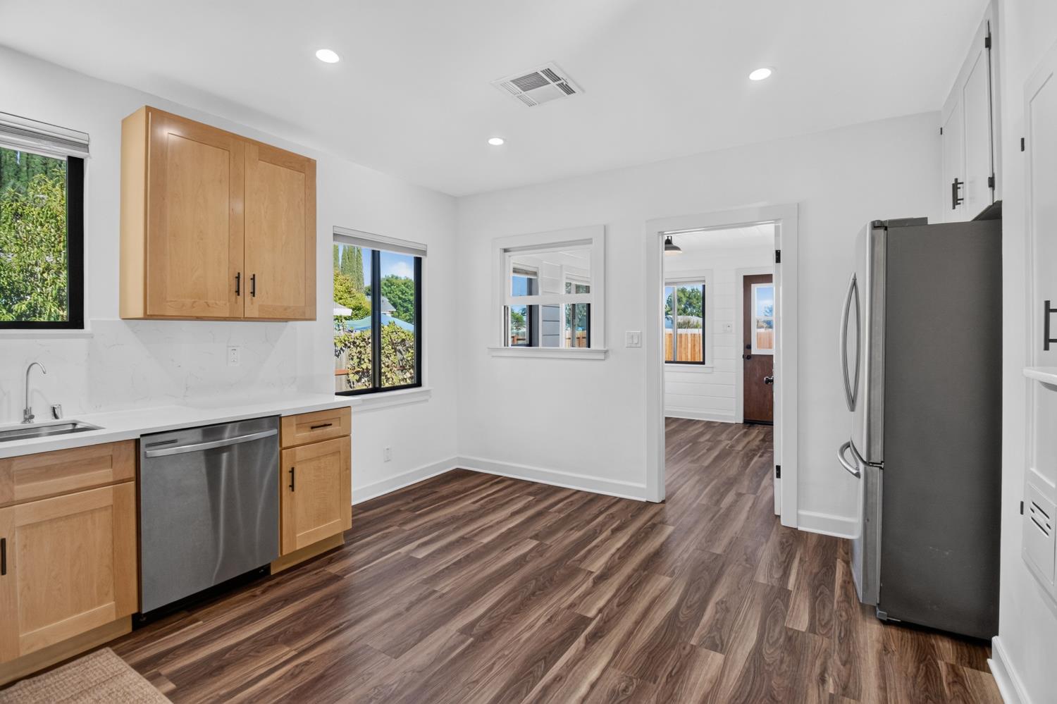 1385 W North Bear Creek Dr, Merced, CA 95348