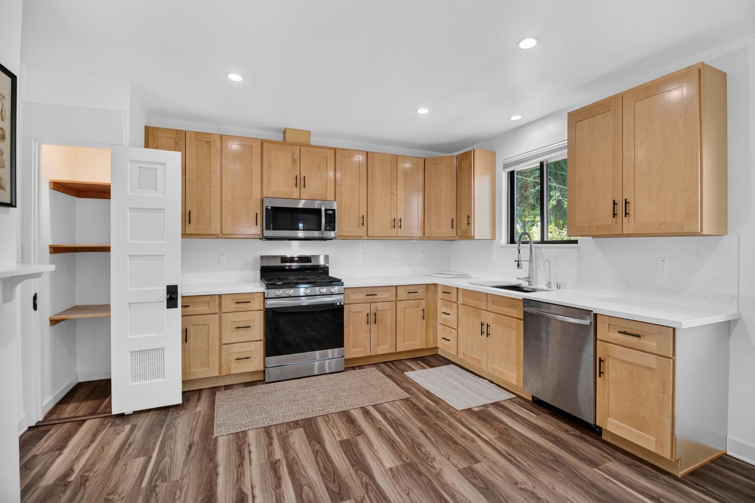 1385 W North Bear Creek Dr, Merced, CA 95348