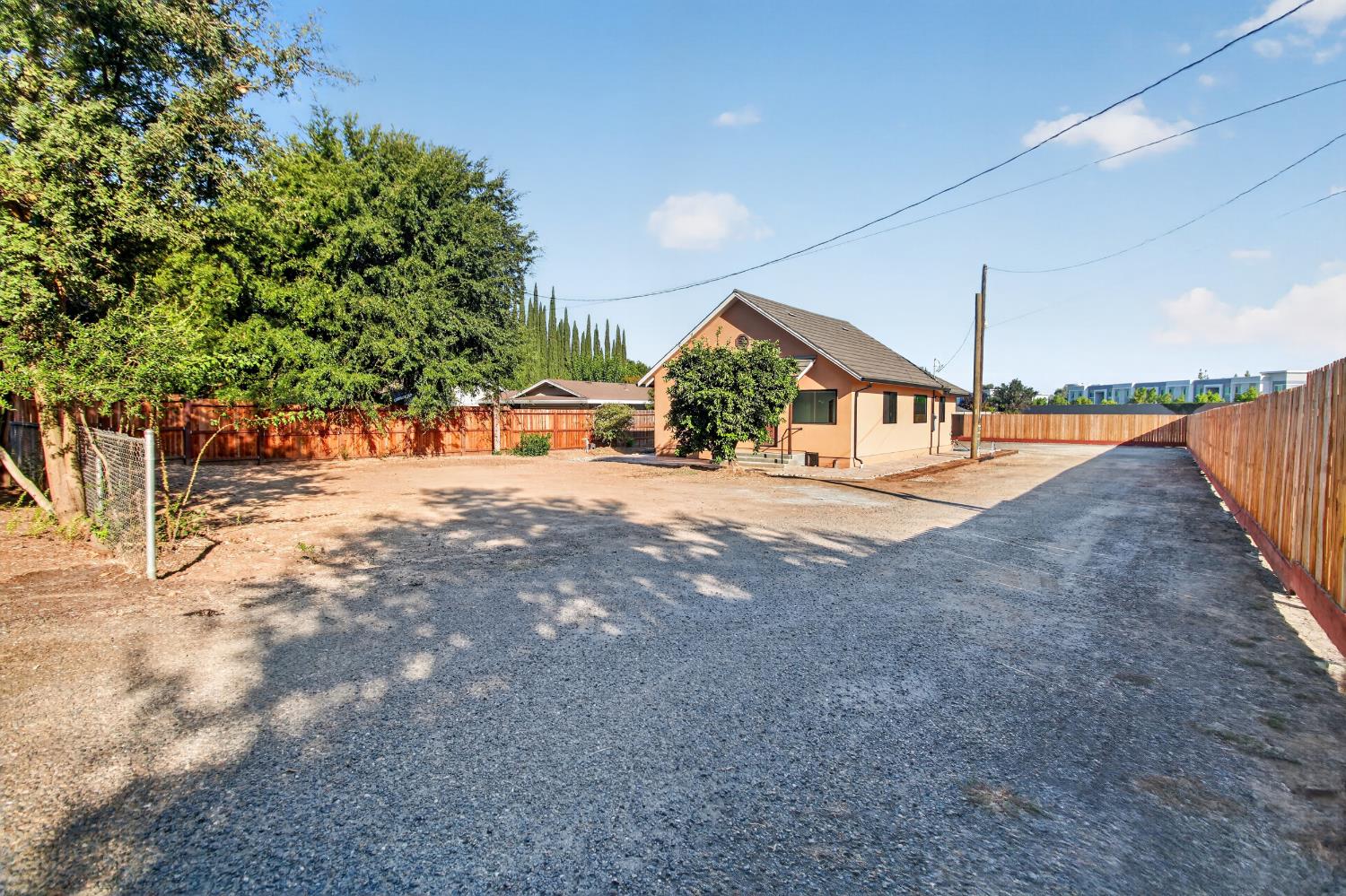 1385 W North Bear Creek Dr, Merced, CA 95348