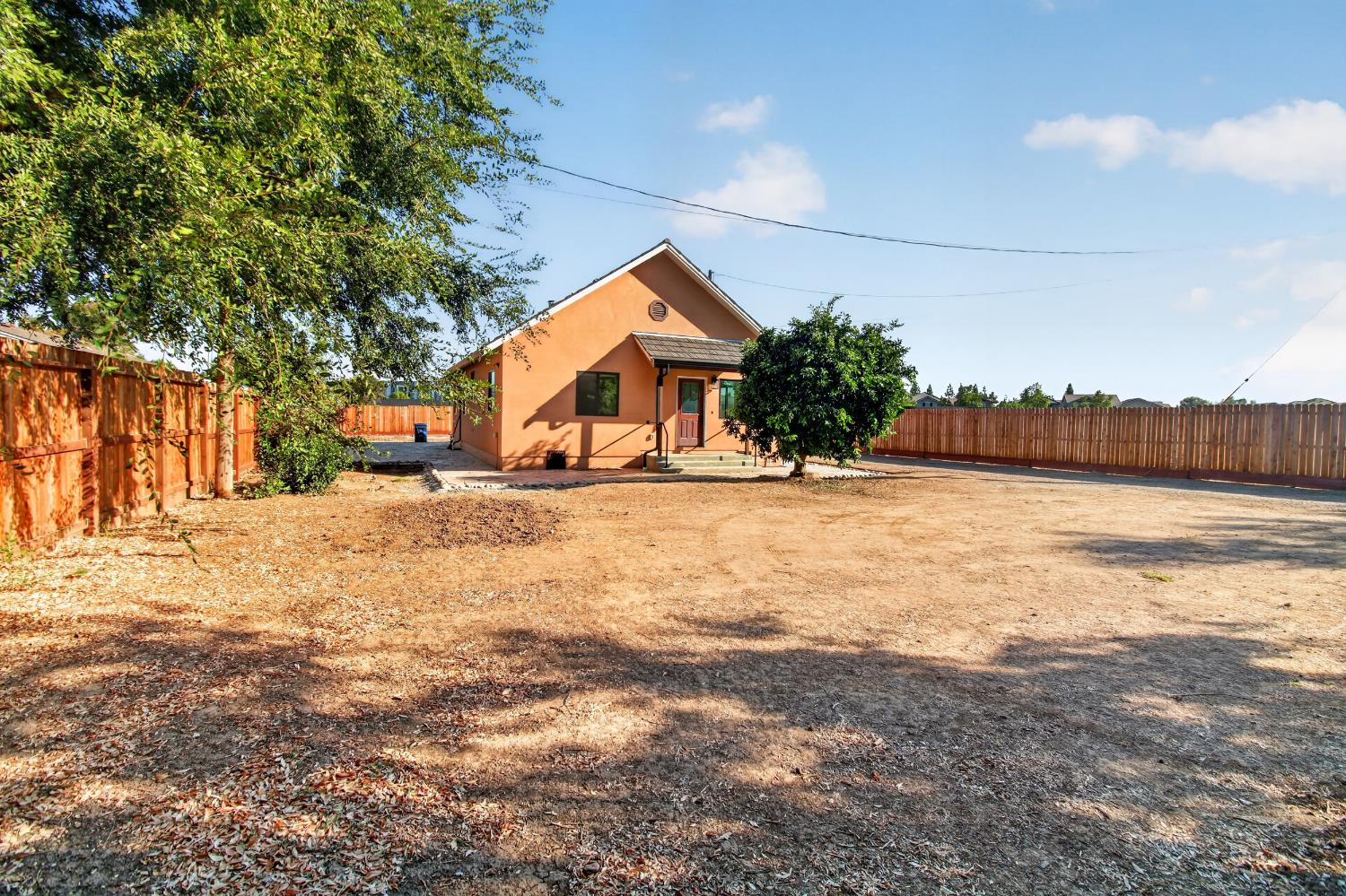 1385 W North Bear Creek Dr, Merced, CA 95348