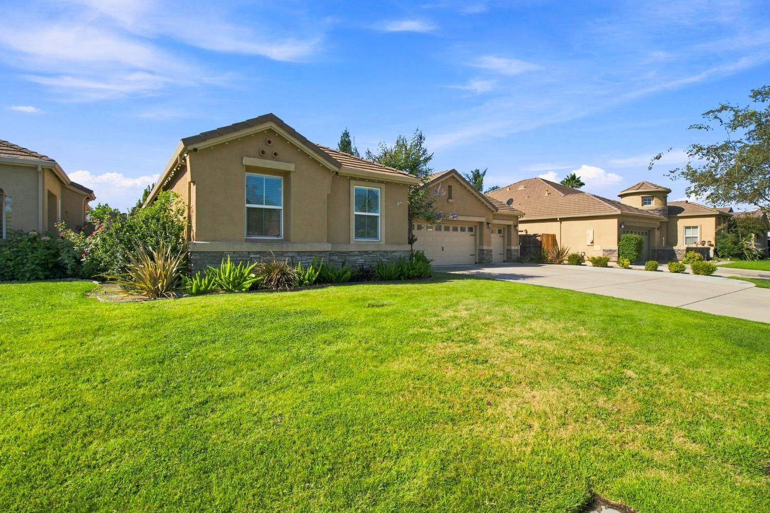 1092 Heartland Dr, Manteca, CA 95337