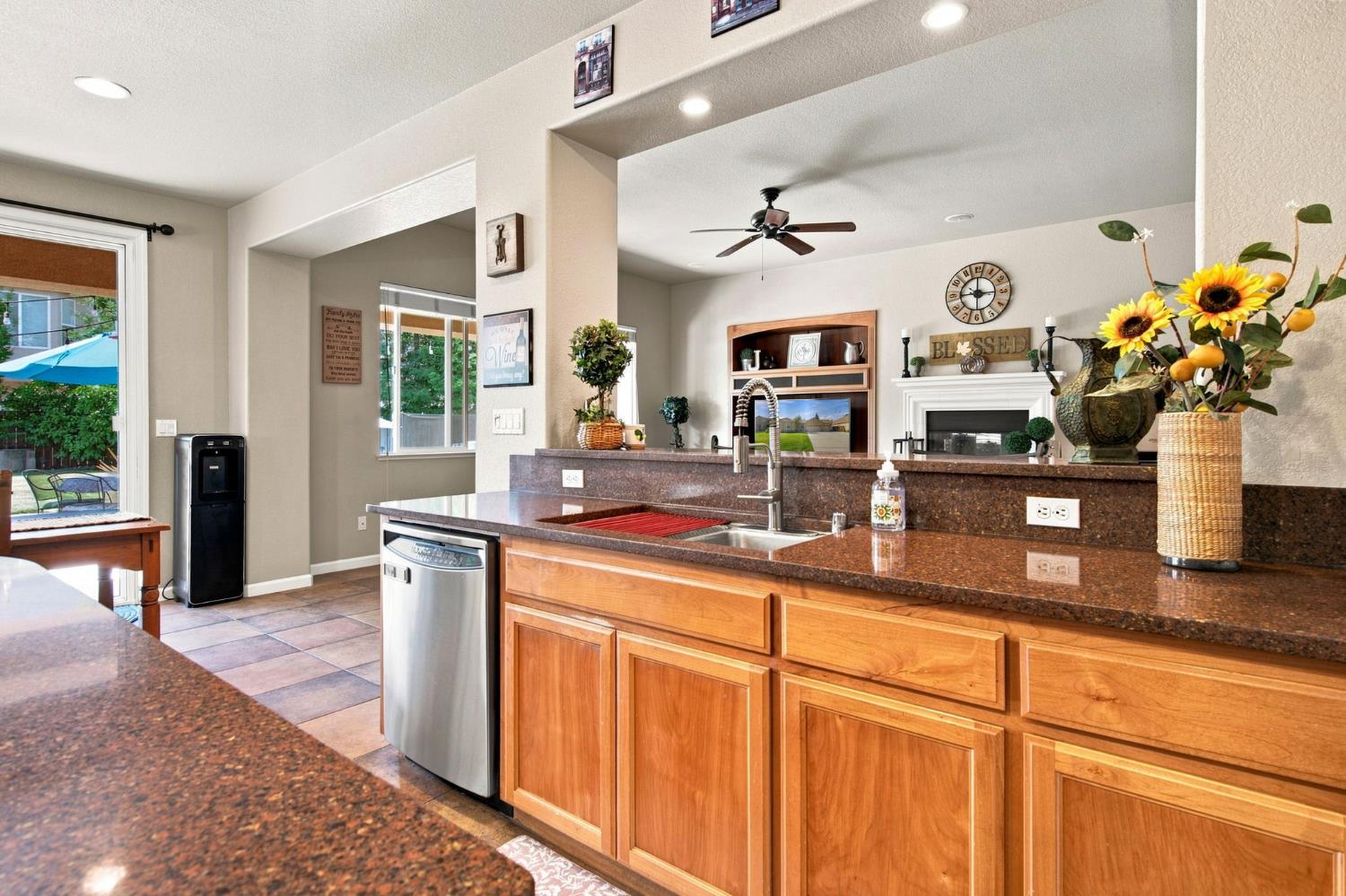 1092 Heartland Dr, Manteca, CA 95337