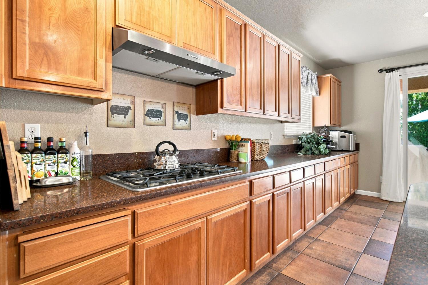 1092 Heartland Dr, Manteca, CA 95337
