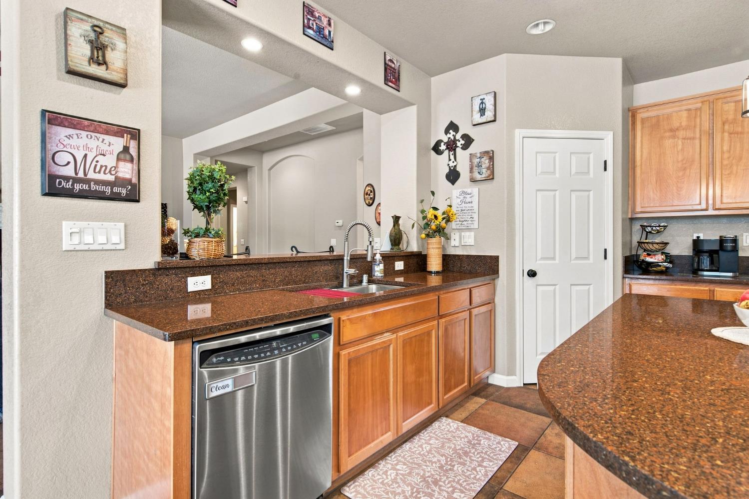 1092 Heartland Dr, Manteca, CA 95337
