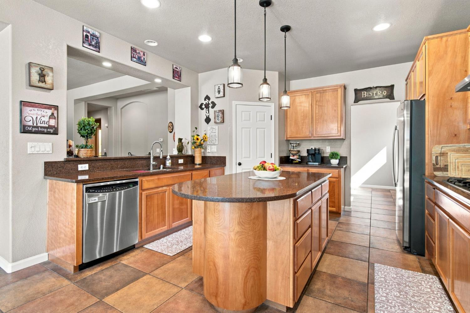 1092 Heartland Dr, Manteca, CA 95337