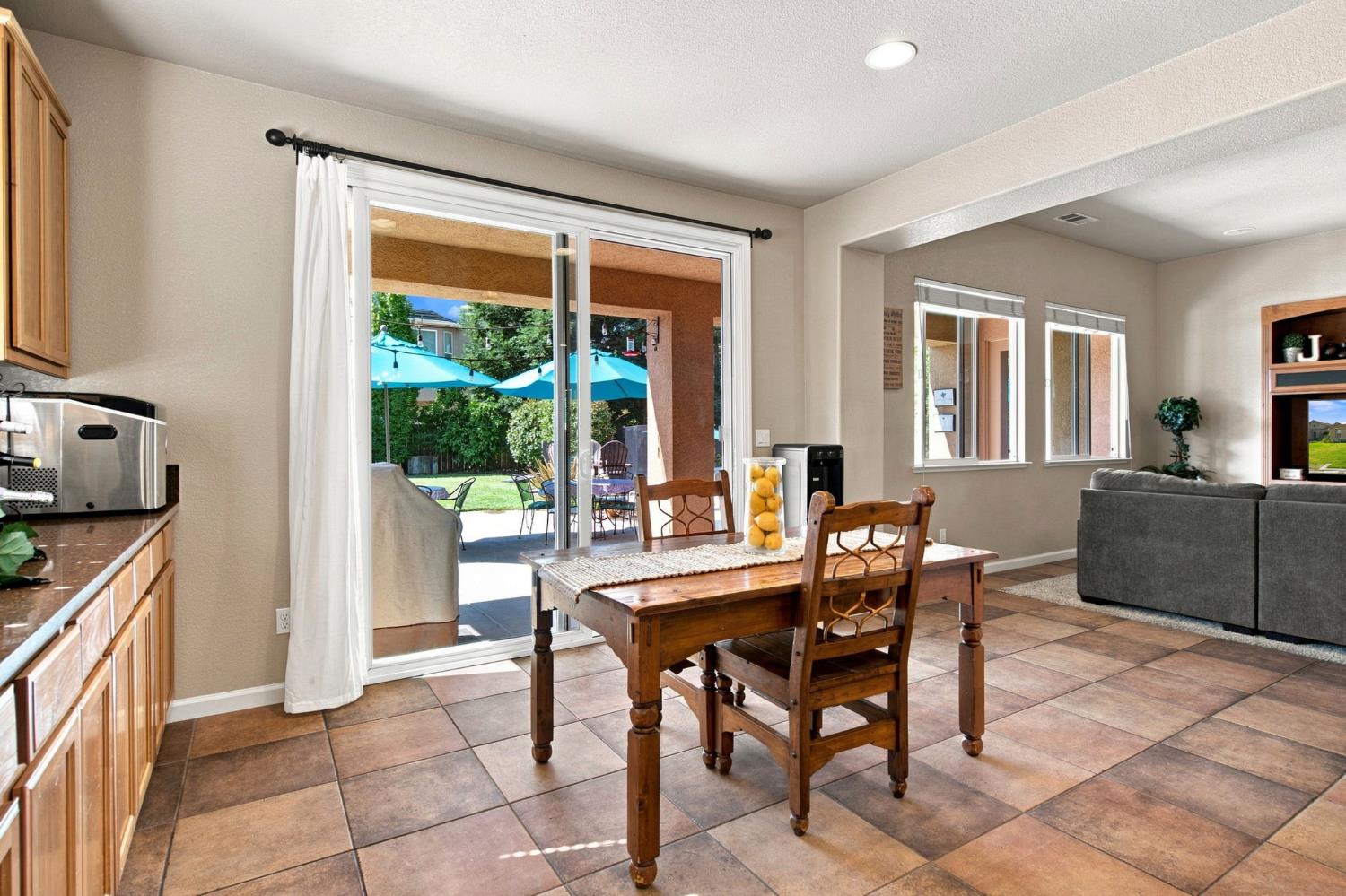 1092 Heartland Dr, Manteca, CA 95337