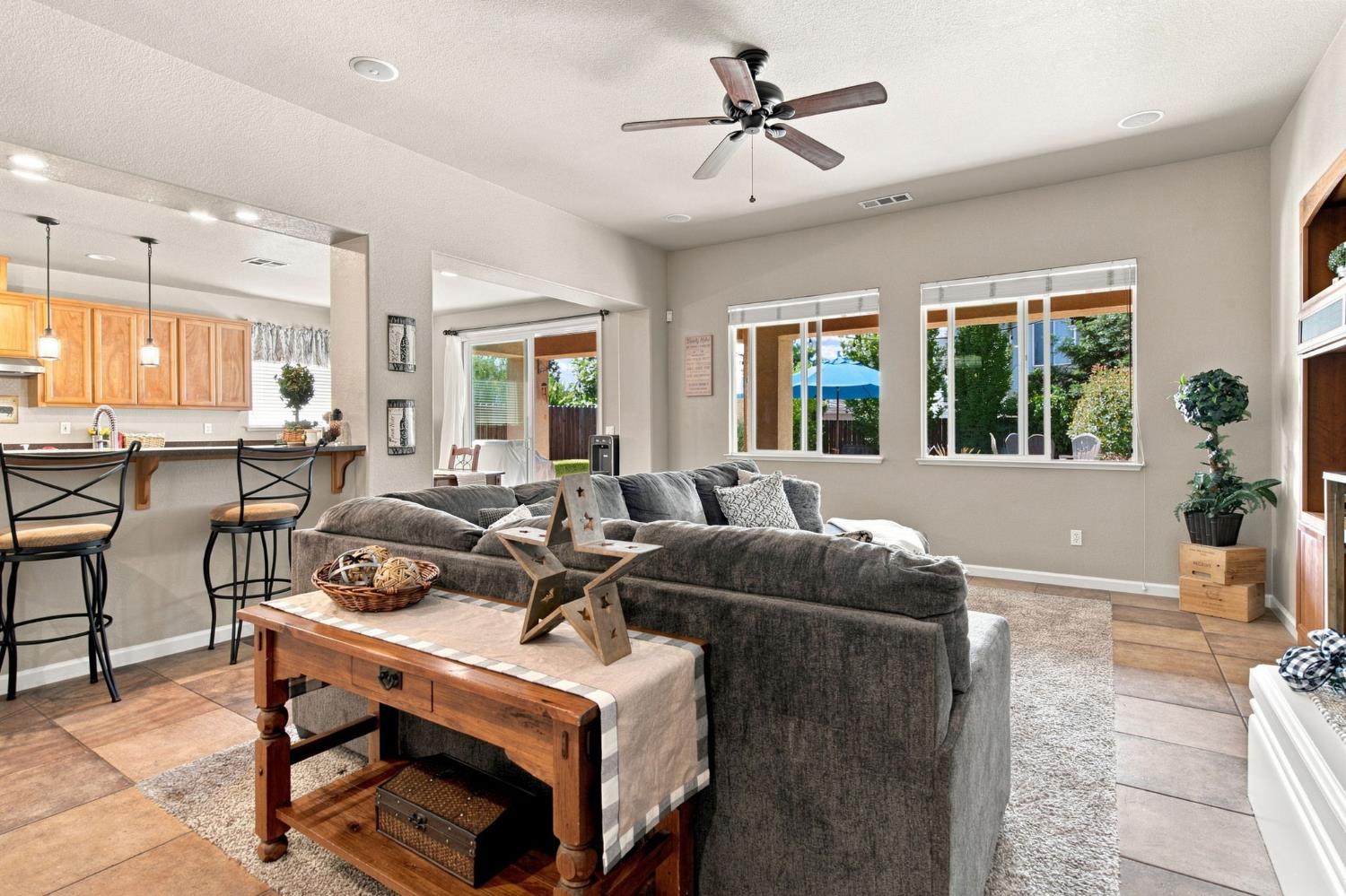 1092 Heartland Dr, Manteca, CA 95337