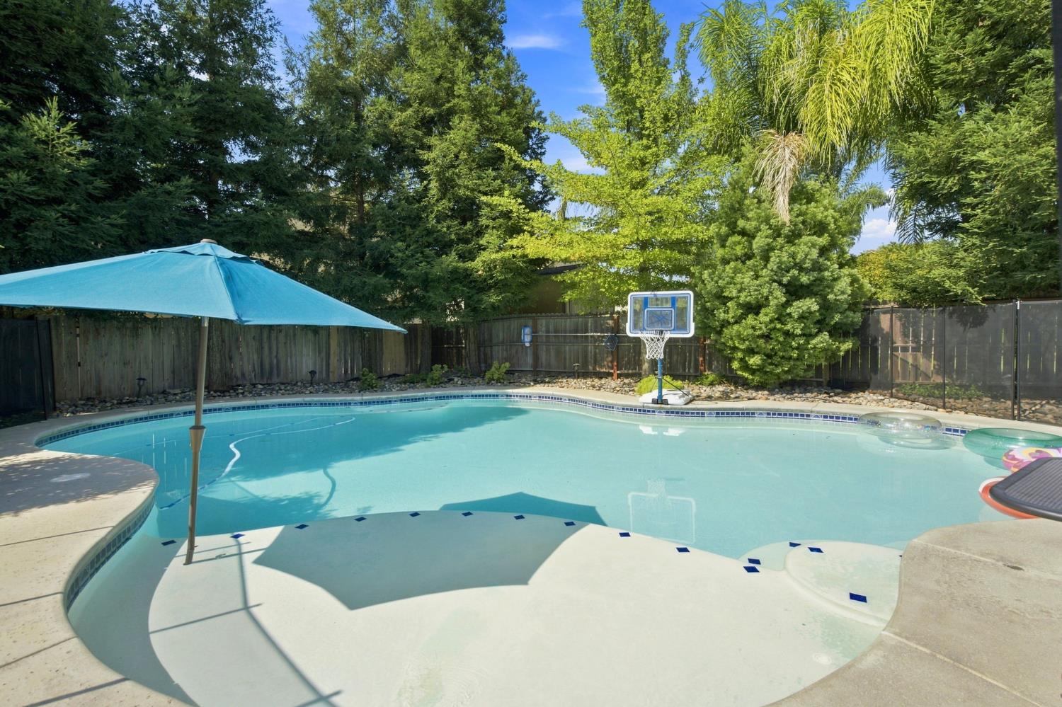 1092 Heartland Dr, Manteca, CA 95337