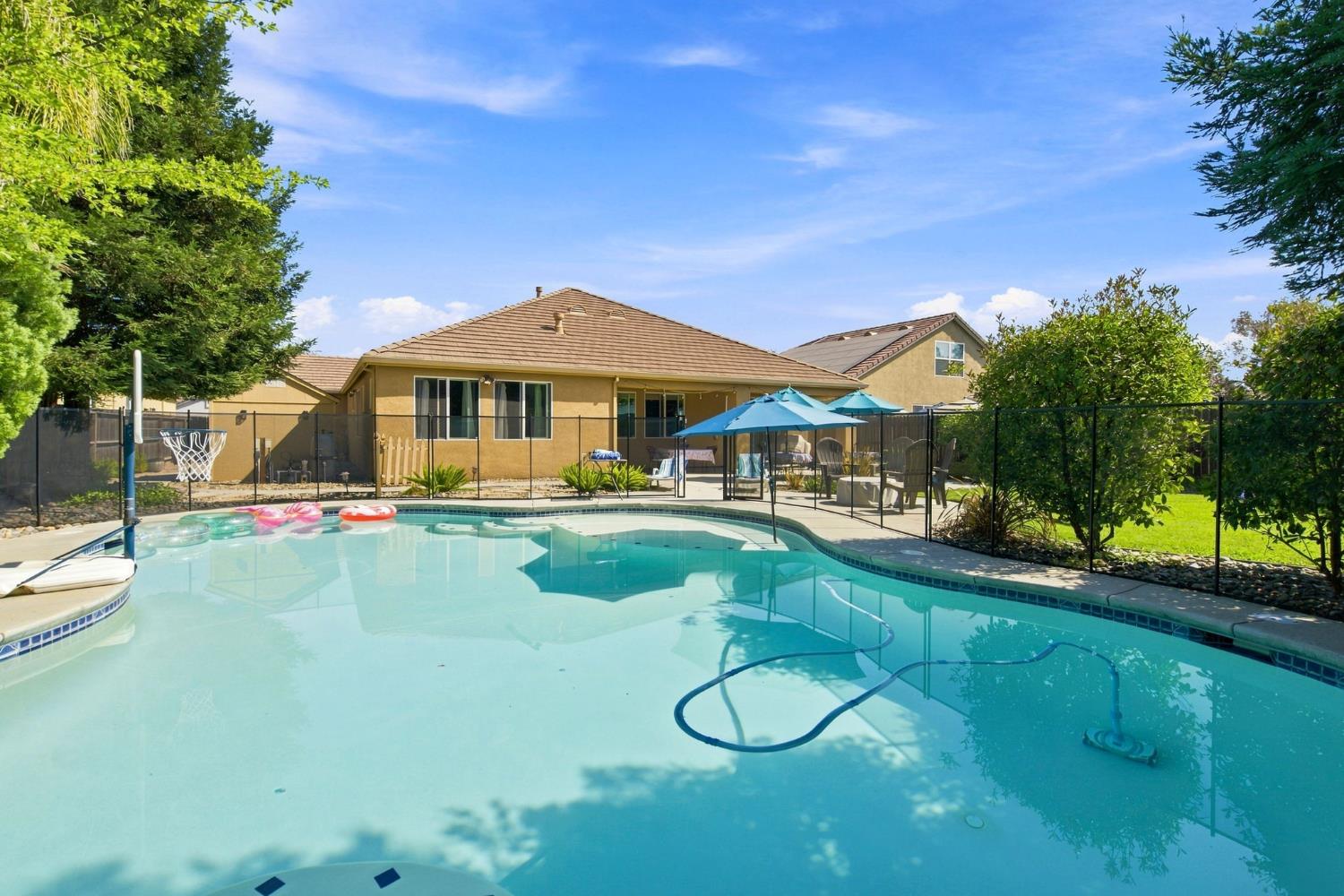 1092 Heartland Dr, Manteca, CA 95337