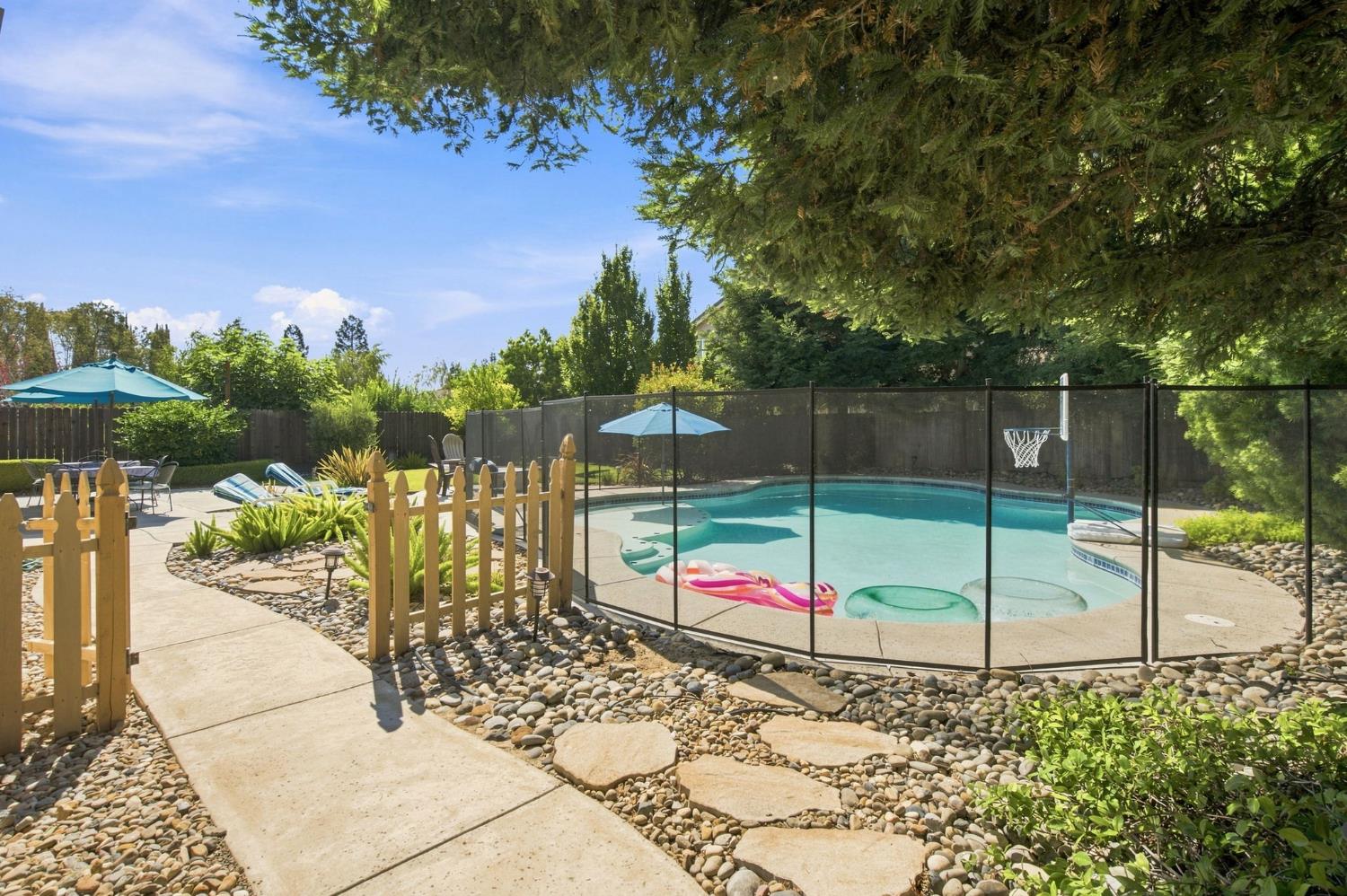 1092 Heartland Dr, Manteca, CA 95337