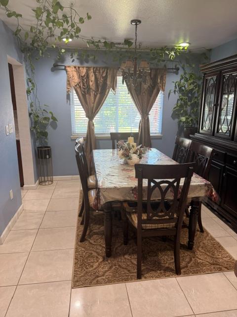 846 Wycliffe Dr, Livingston, CA 95334